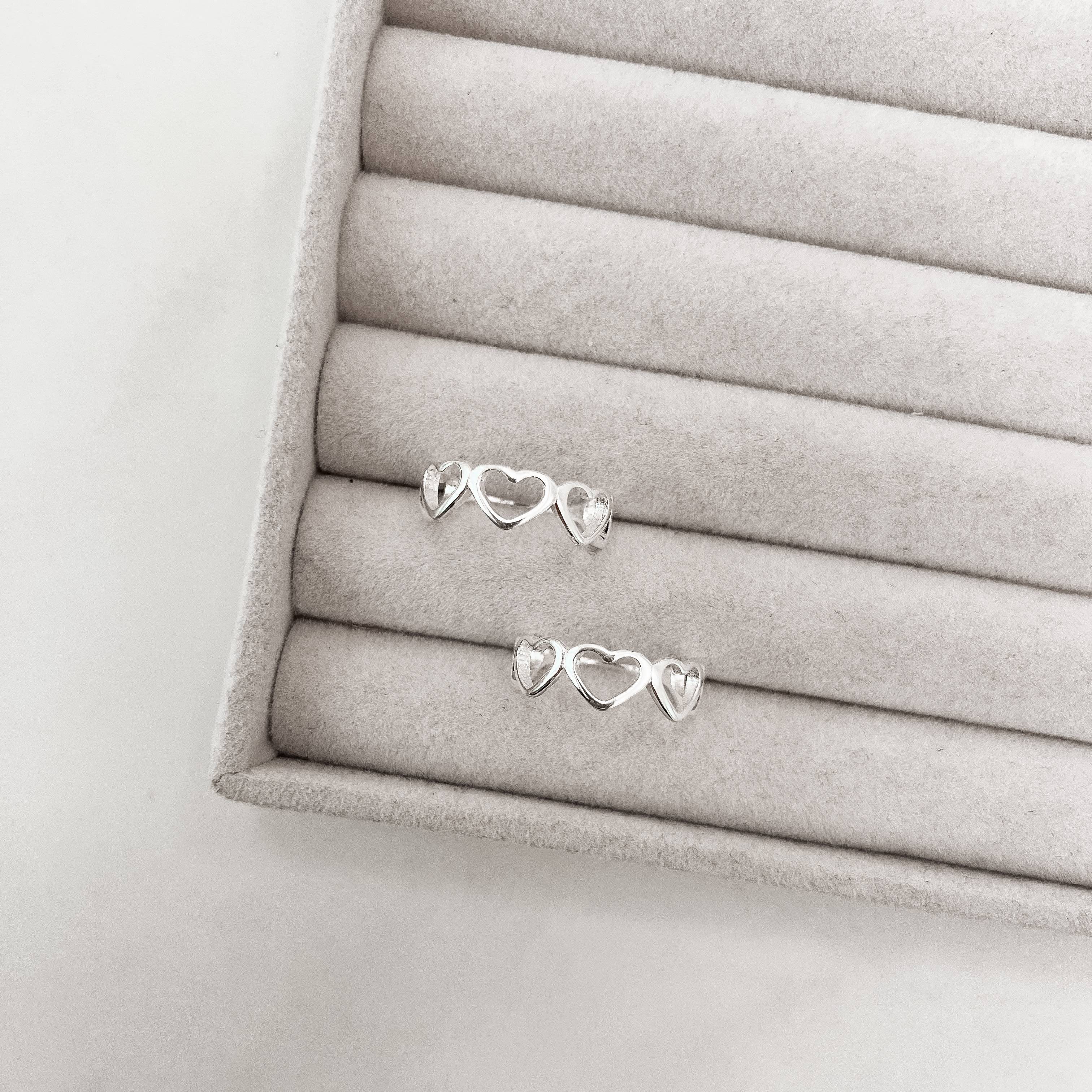 Anel corações vazados 9mm