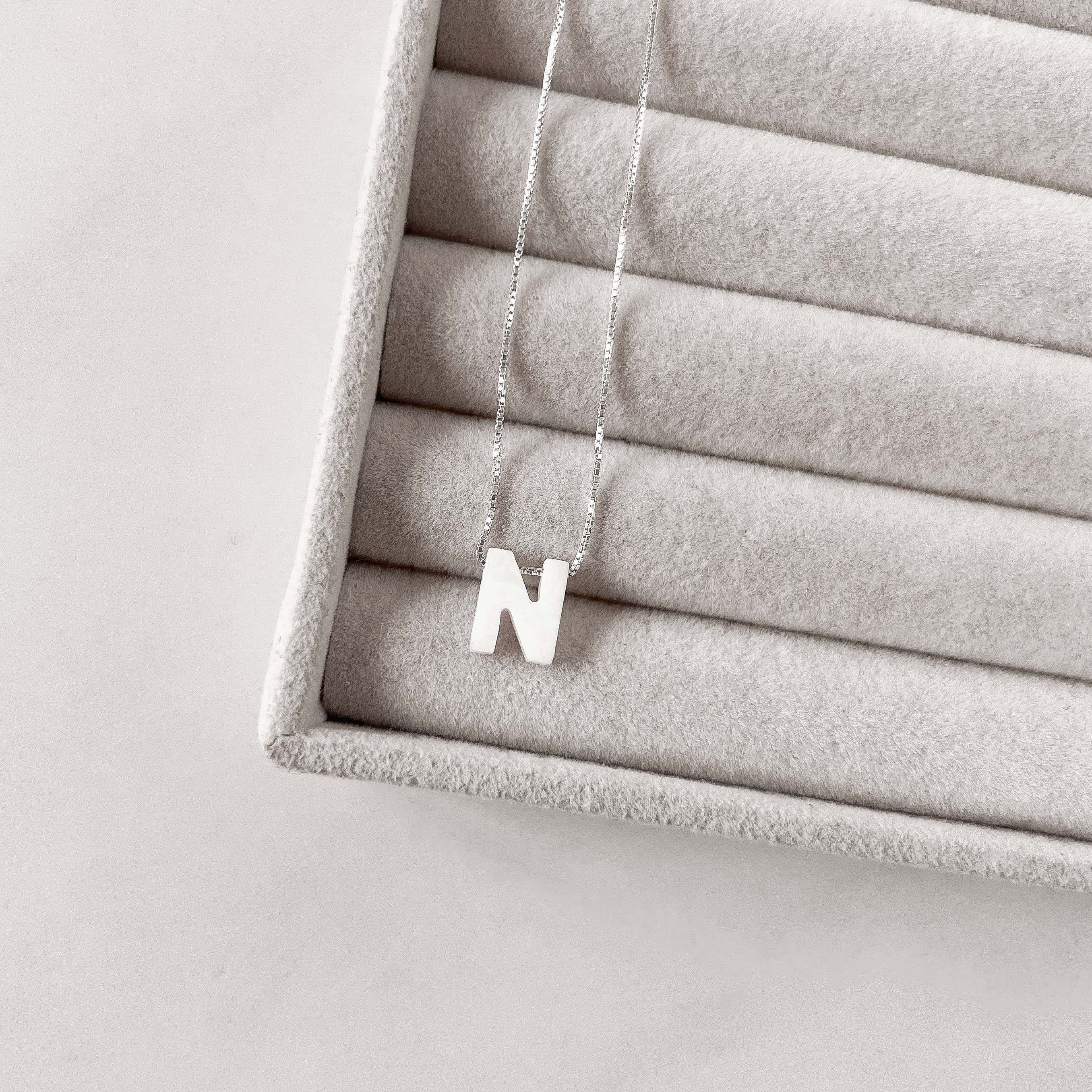 Imagem Colar madrepérola letra N 45cm