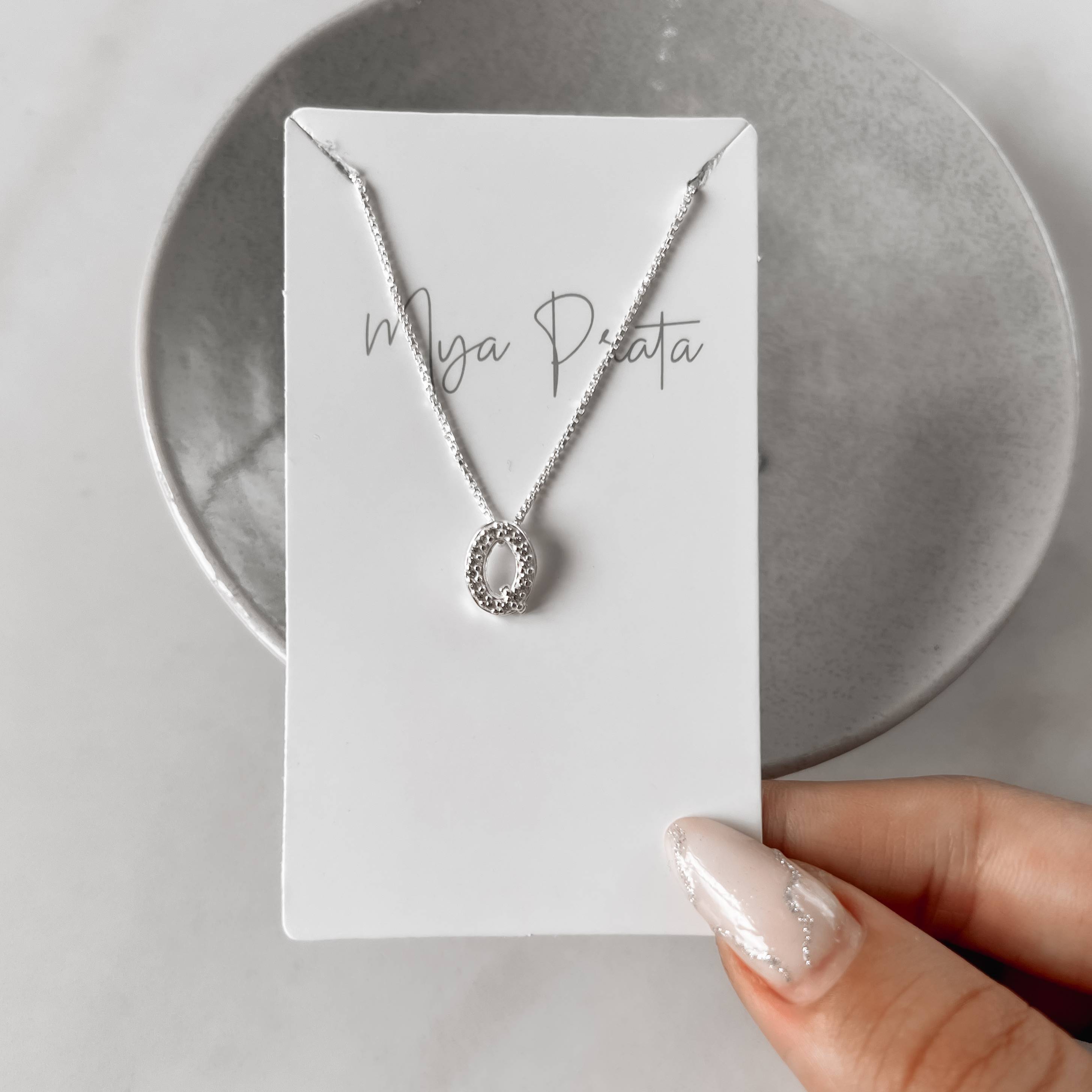 Imagem Colar letra Q cravejada 45cm