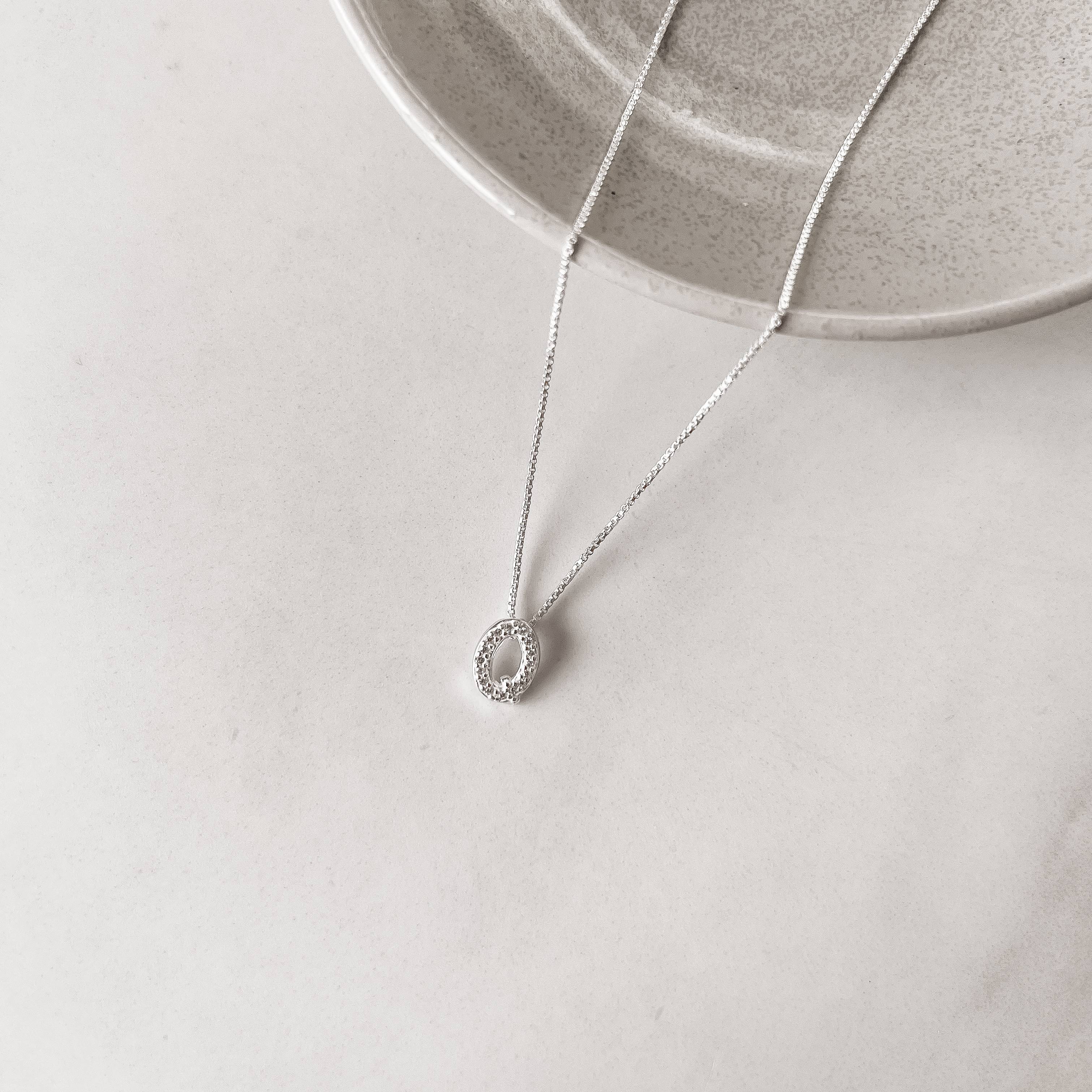 Imagem Secundária Colar letra Q cravejada 45cm