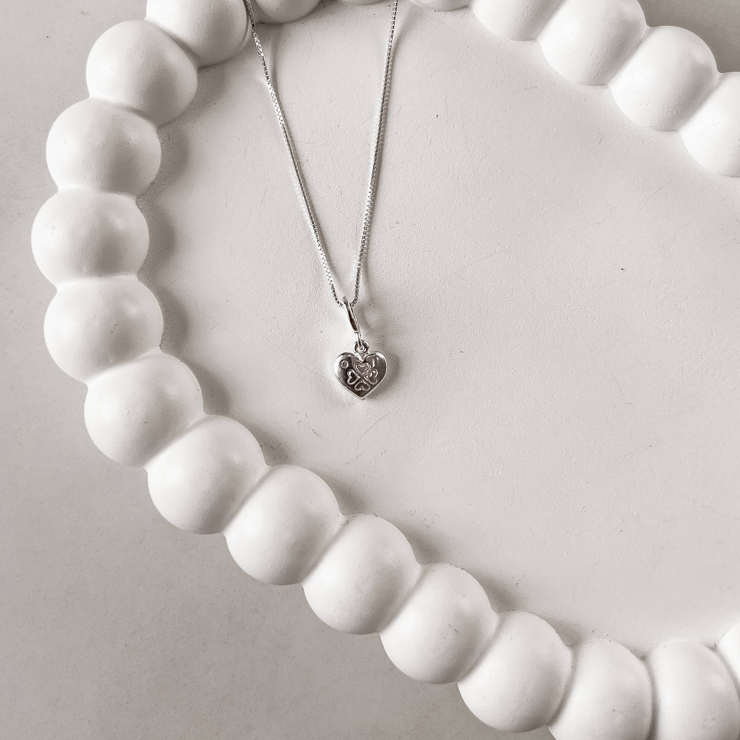 Imagem Secundária Colar pingente coração desenho trevo 9mm 45cm