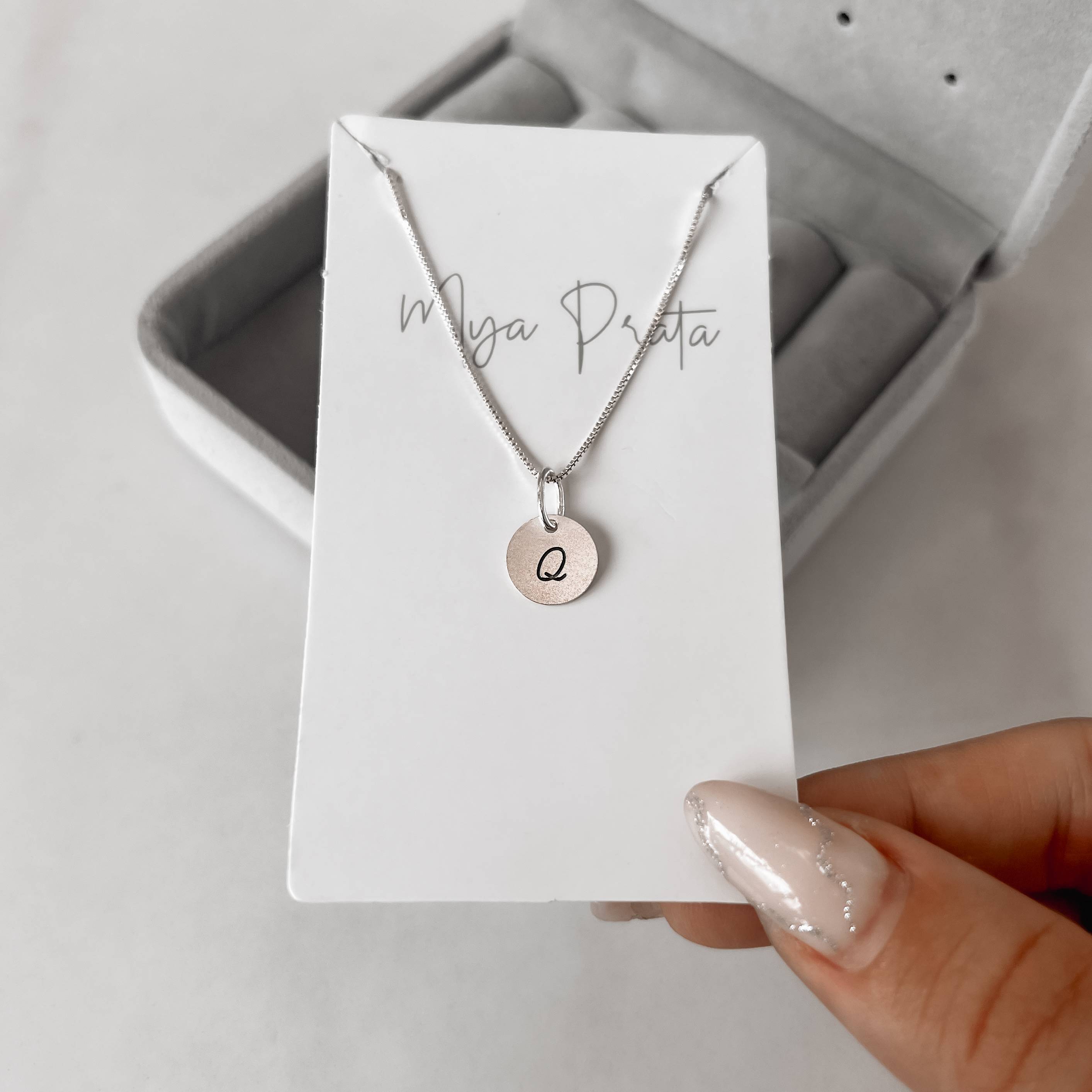 Imagem Secundária Colar pingente medalha letra Q 10mm 40cm