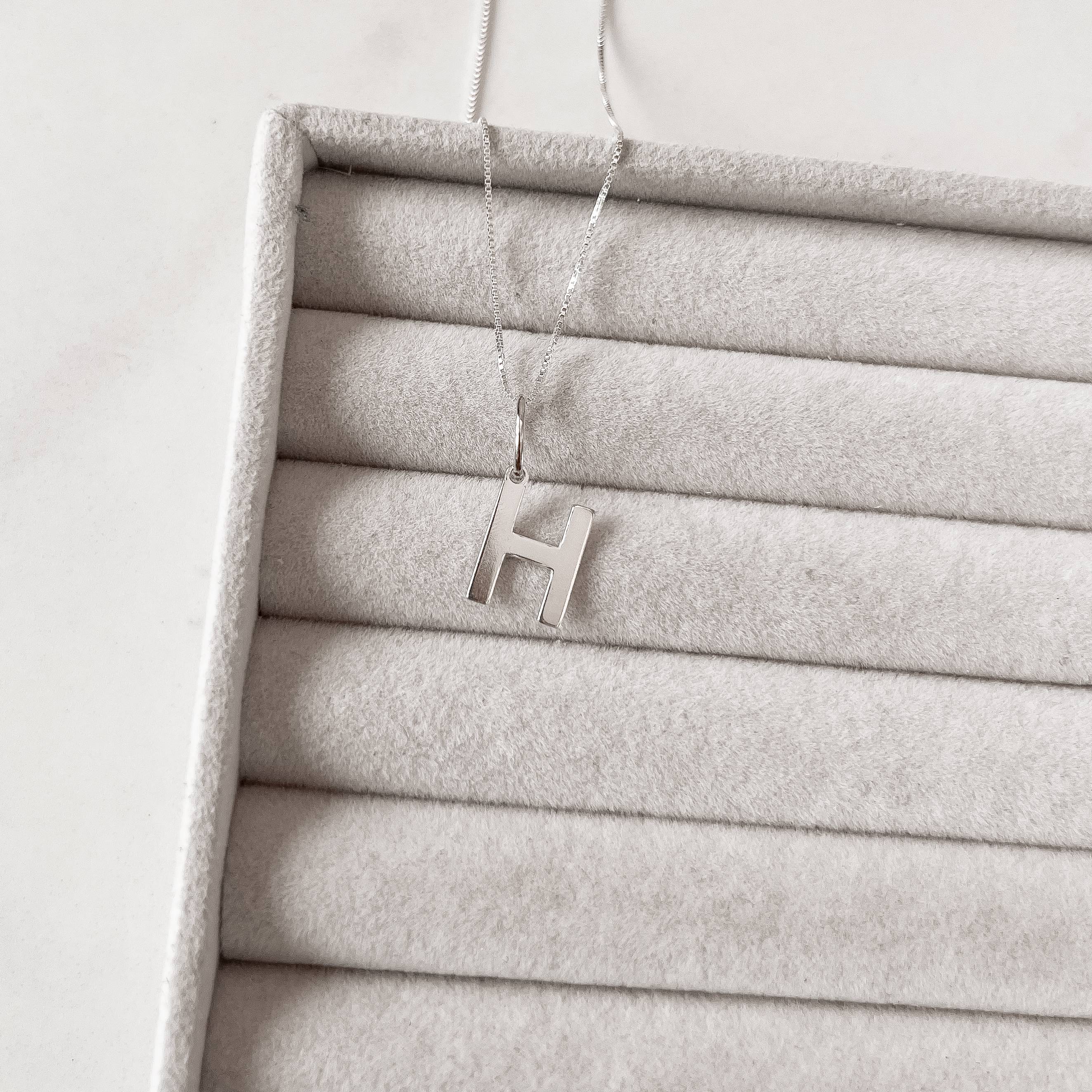 Colar pingente letra H 45cm