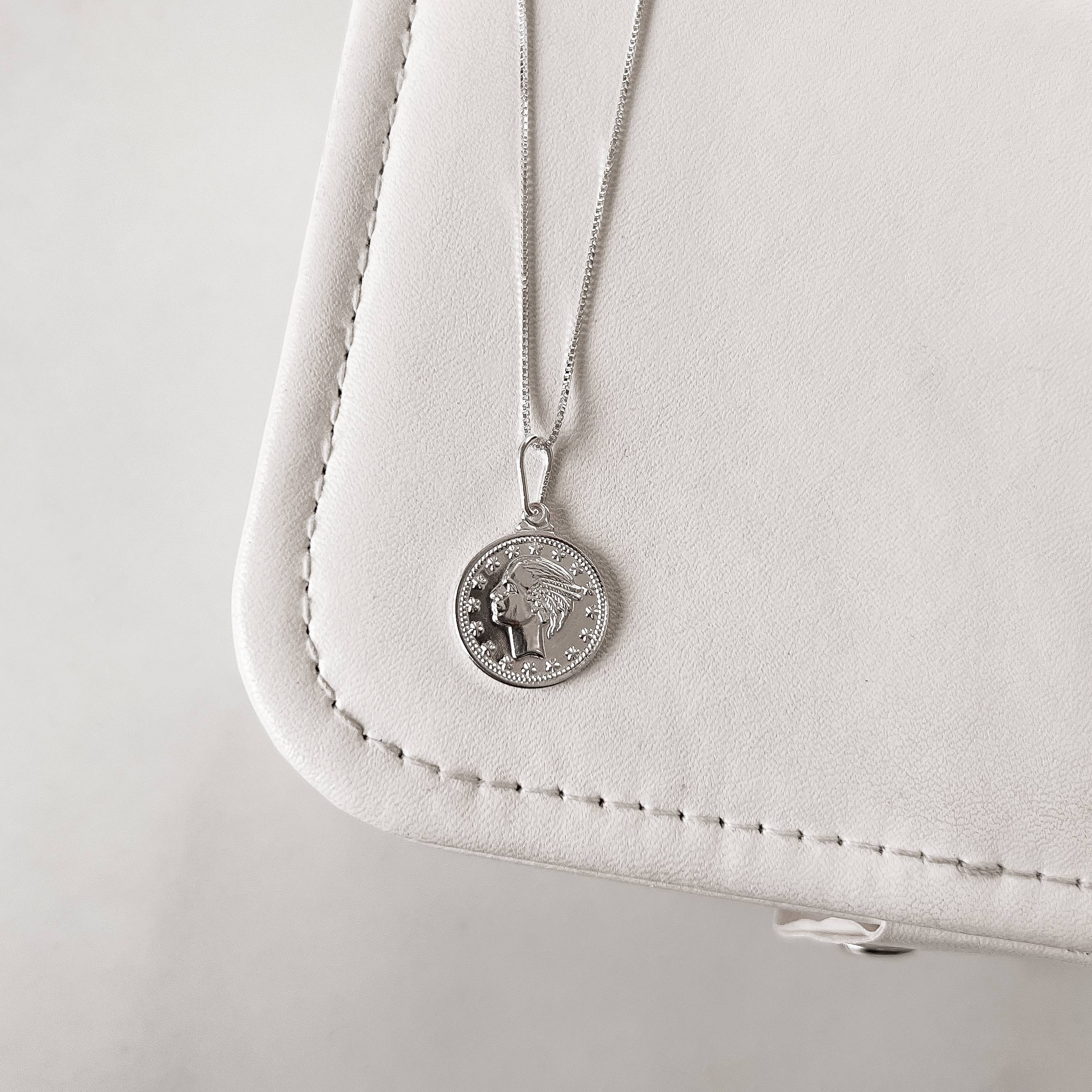 Colar pingente medalha moeda libra 15mm 45cm