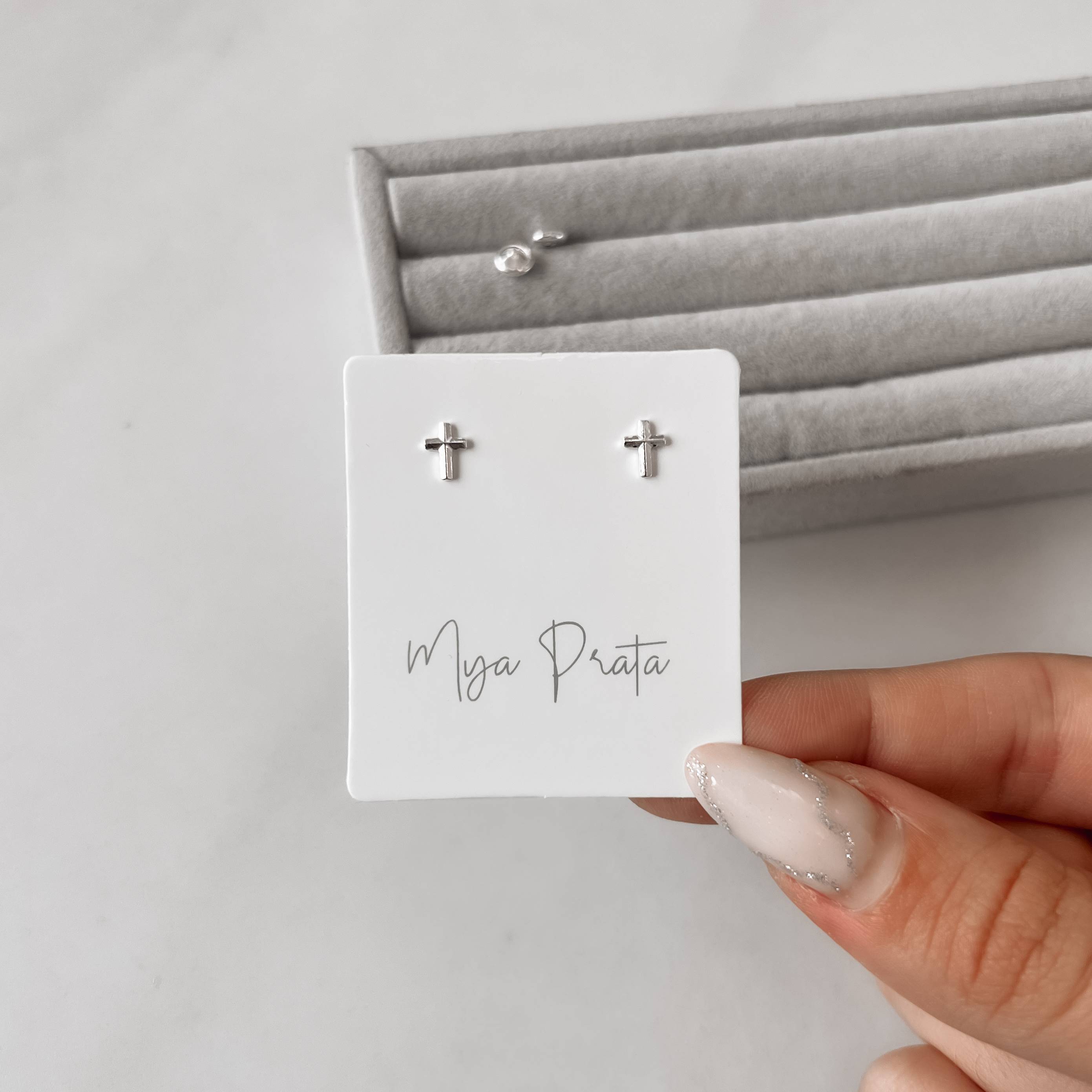 Imagem Secundária Brinco infantil cruz facetada 6mm tarraxa baby