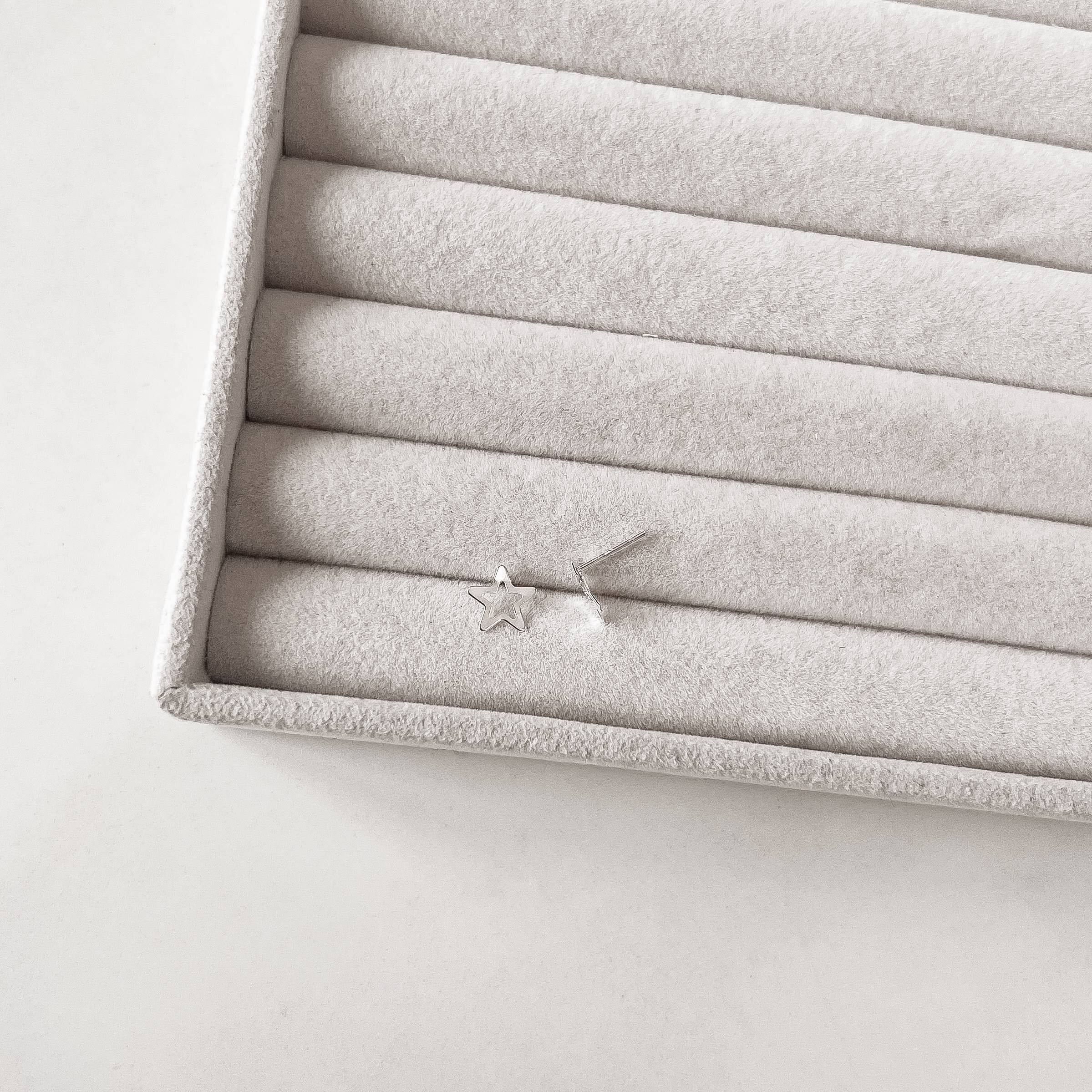 Imagem Brinco estrela vazada 8mm