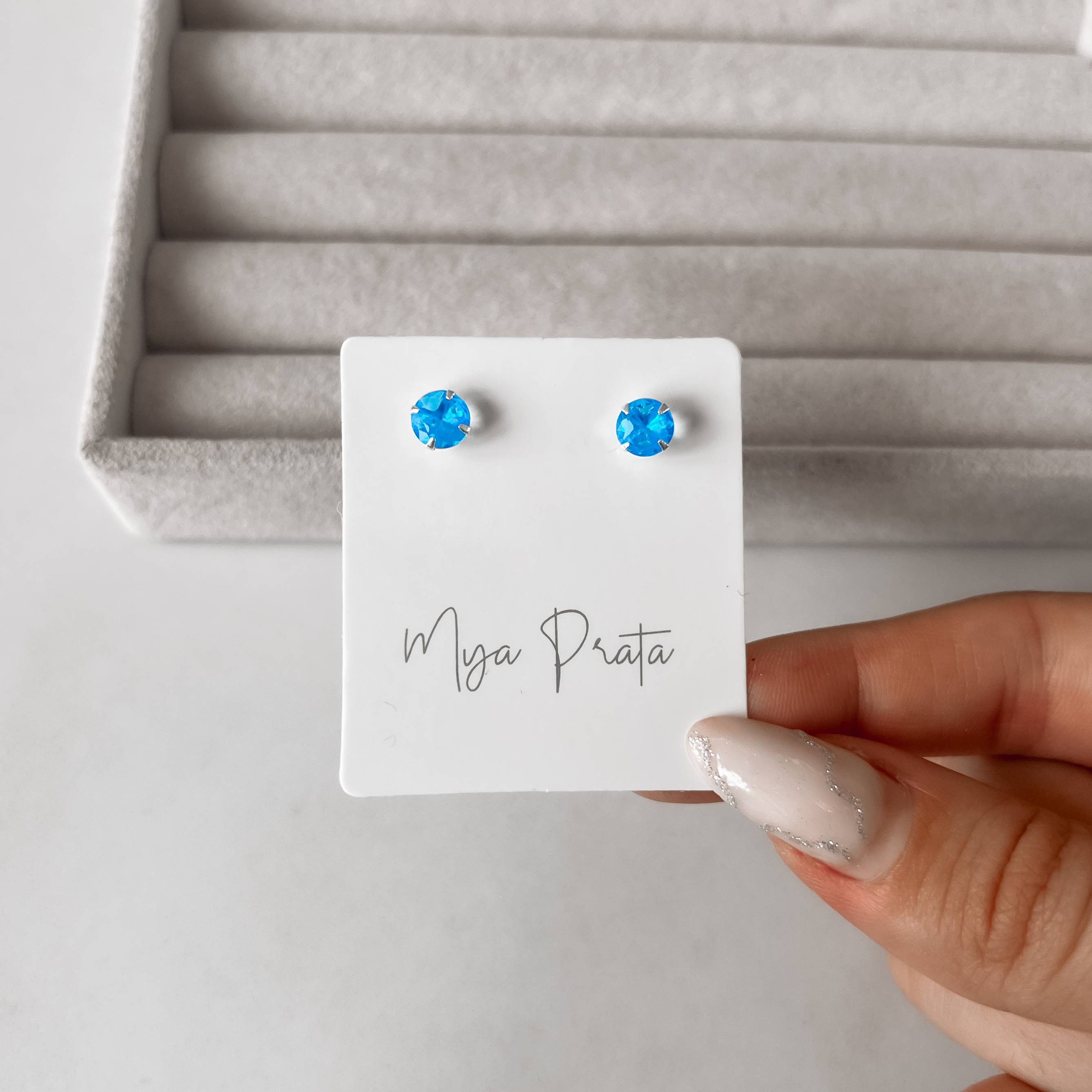 Imagem Secundária Brinco zircônia redonda azul 6mm