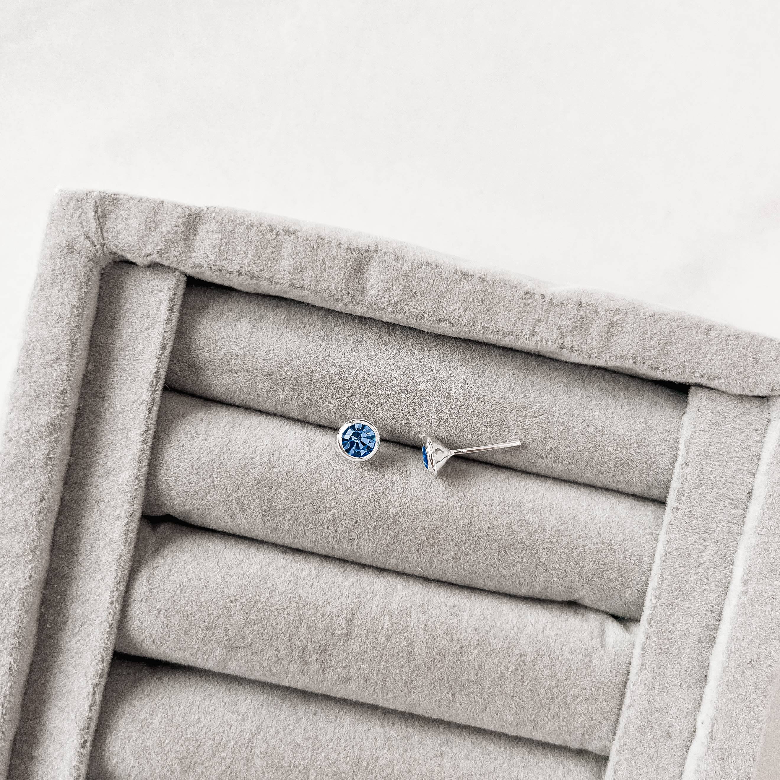 Imagem Brinco zircônia redonda embutida azul 6mm