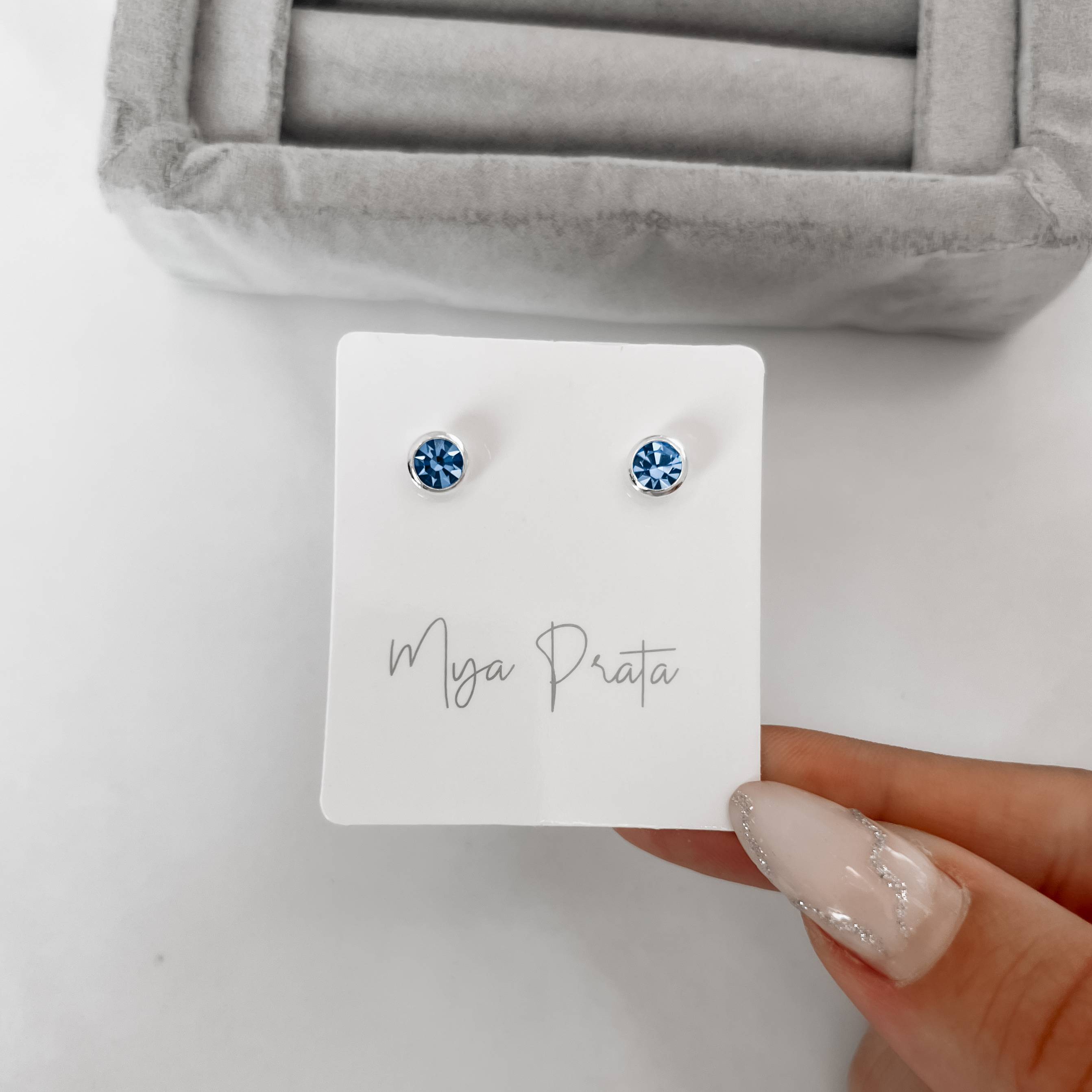 Imagem Secundária Brinco zircônia redonda embutida azul 6mm