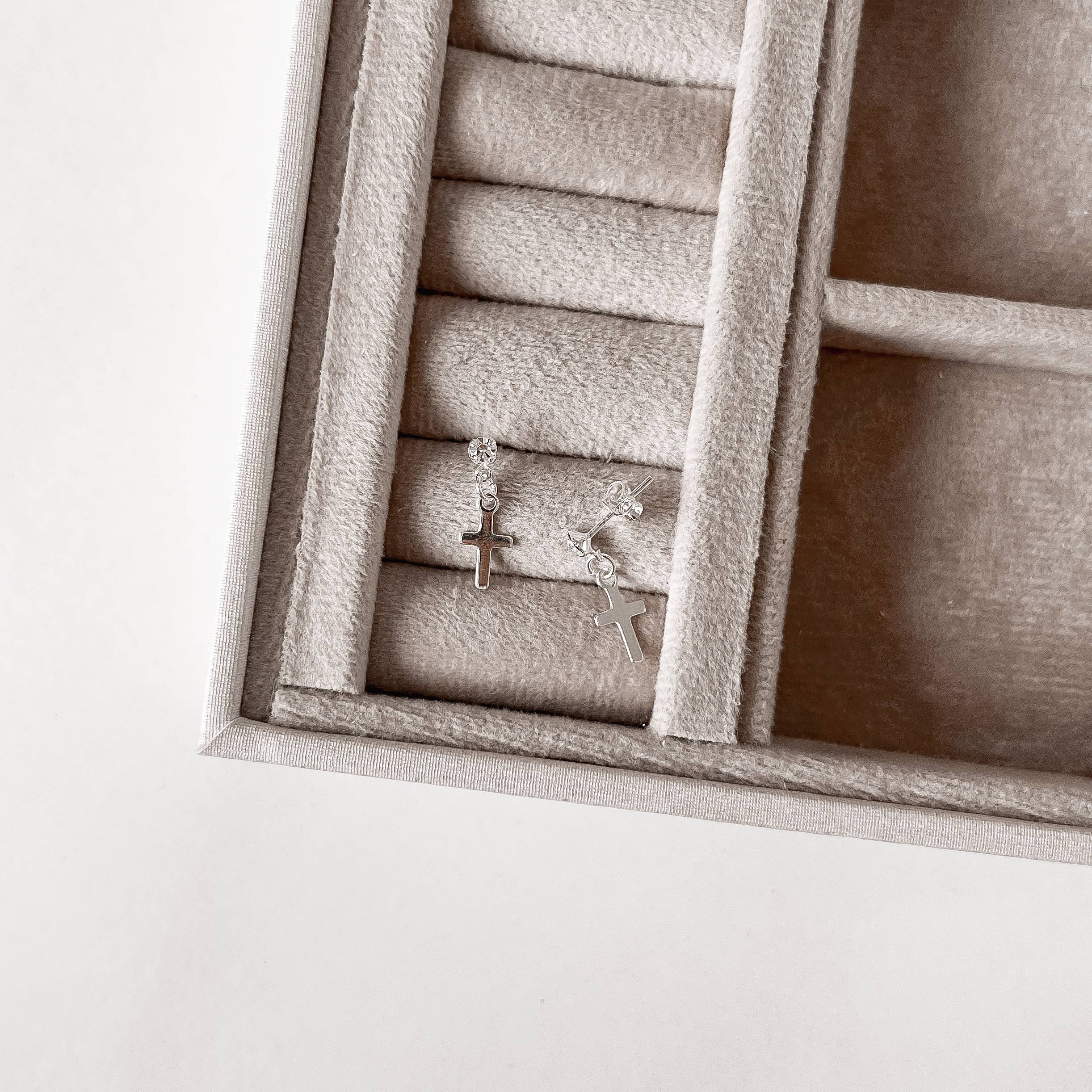 Imagem Secundária Brinco zircônia cristal 3mm pingente cruz 11mm