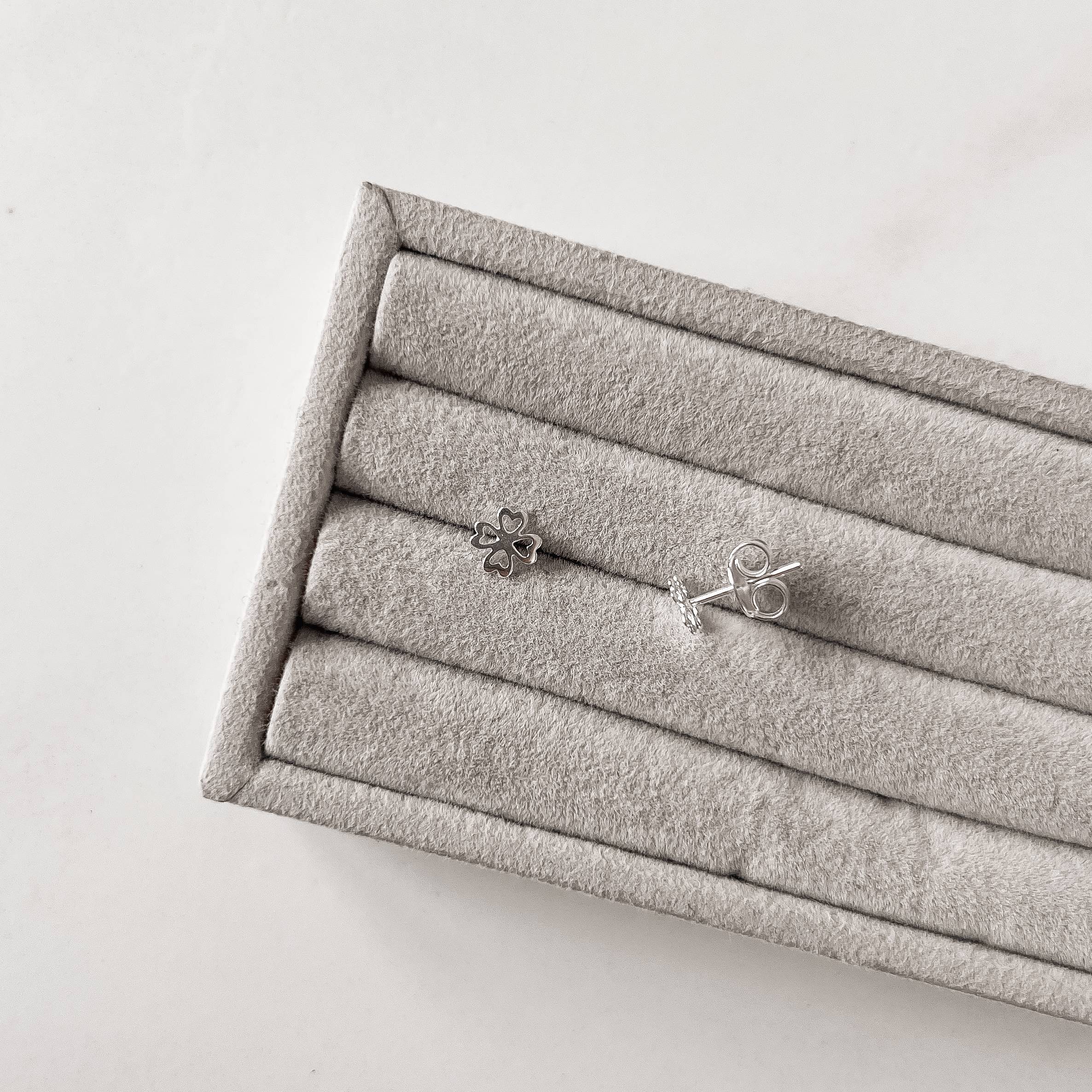 Imagem Brinco trevo vazado 6mm