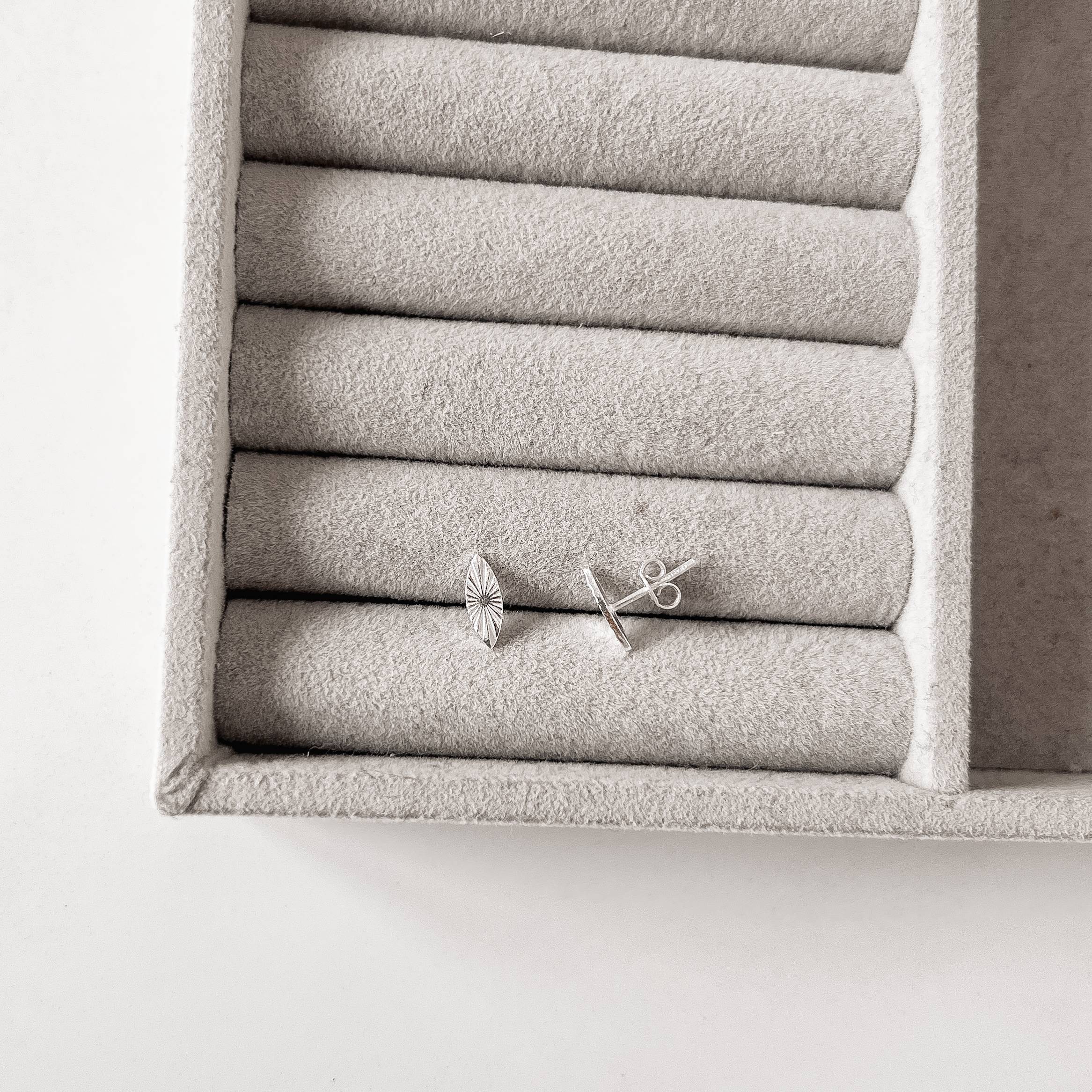 Imagem Brinco navete com vinco 10x4mm