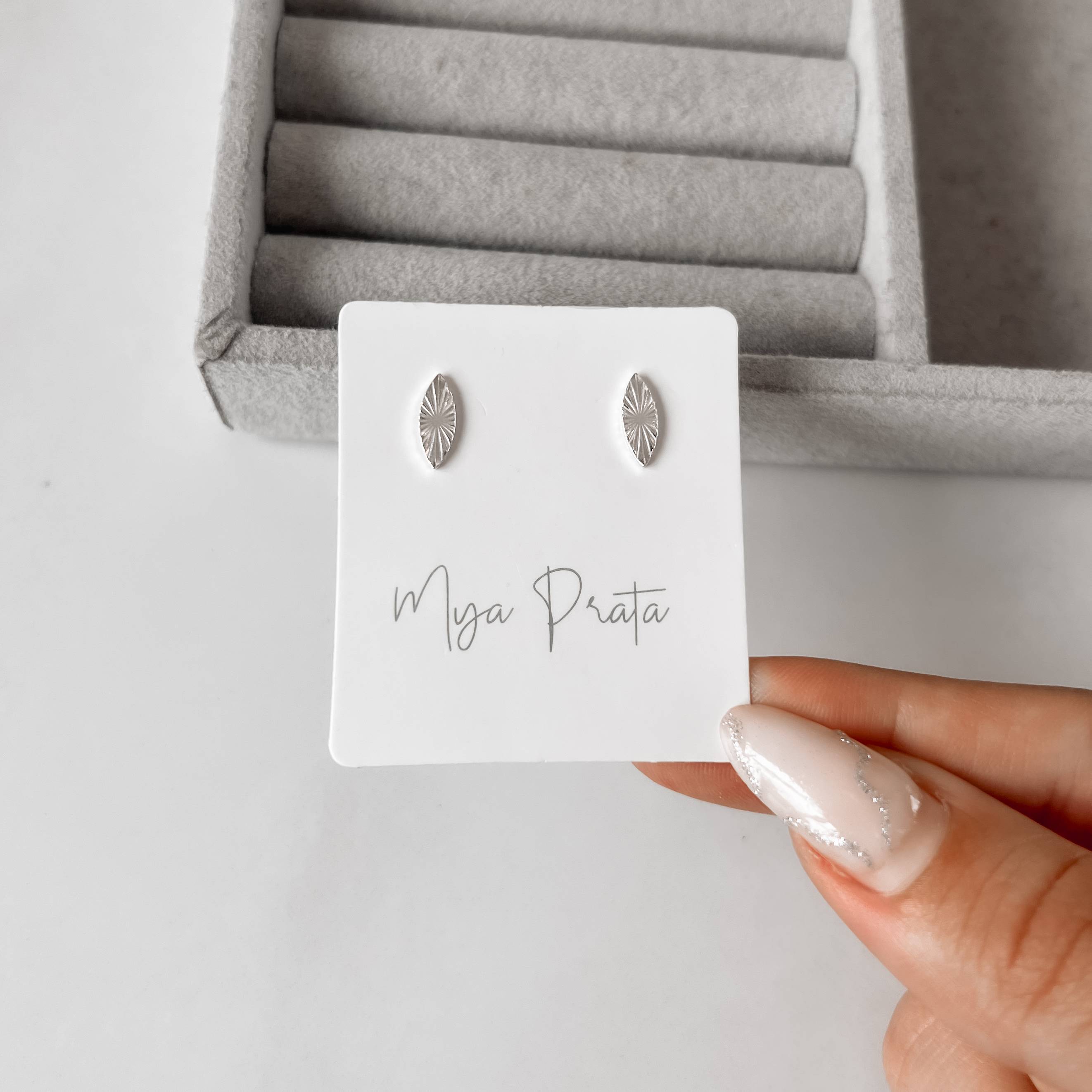 Imagem Secundária Brinco navete com vinco 10x4mm