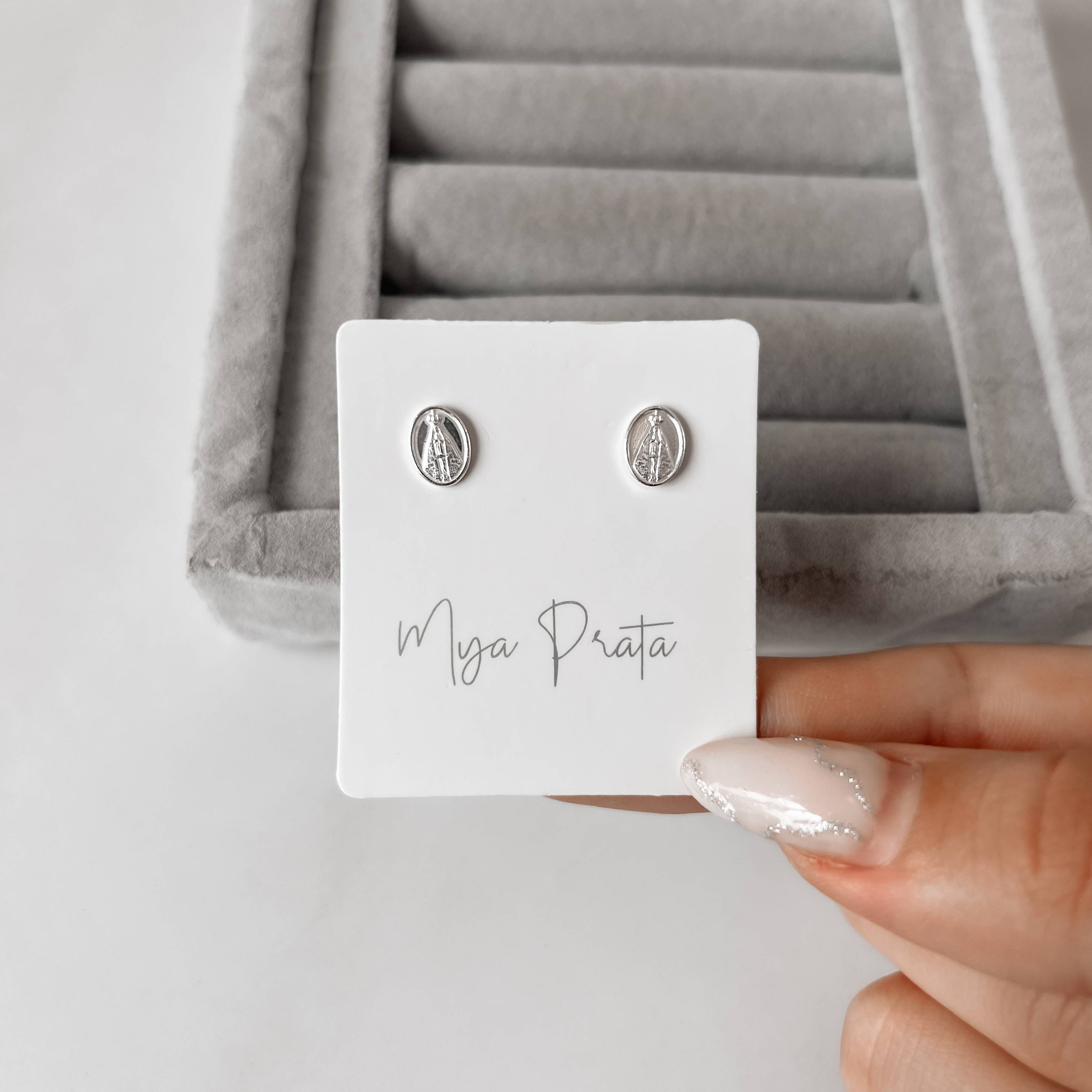 Brinco medalha Nsa. Sra. Aparecida 8mm