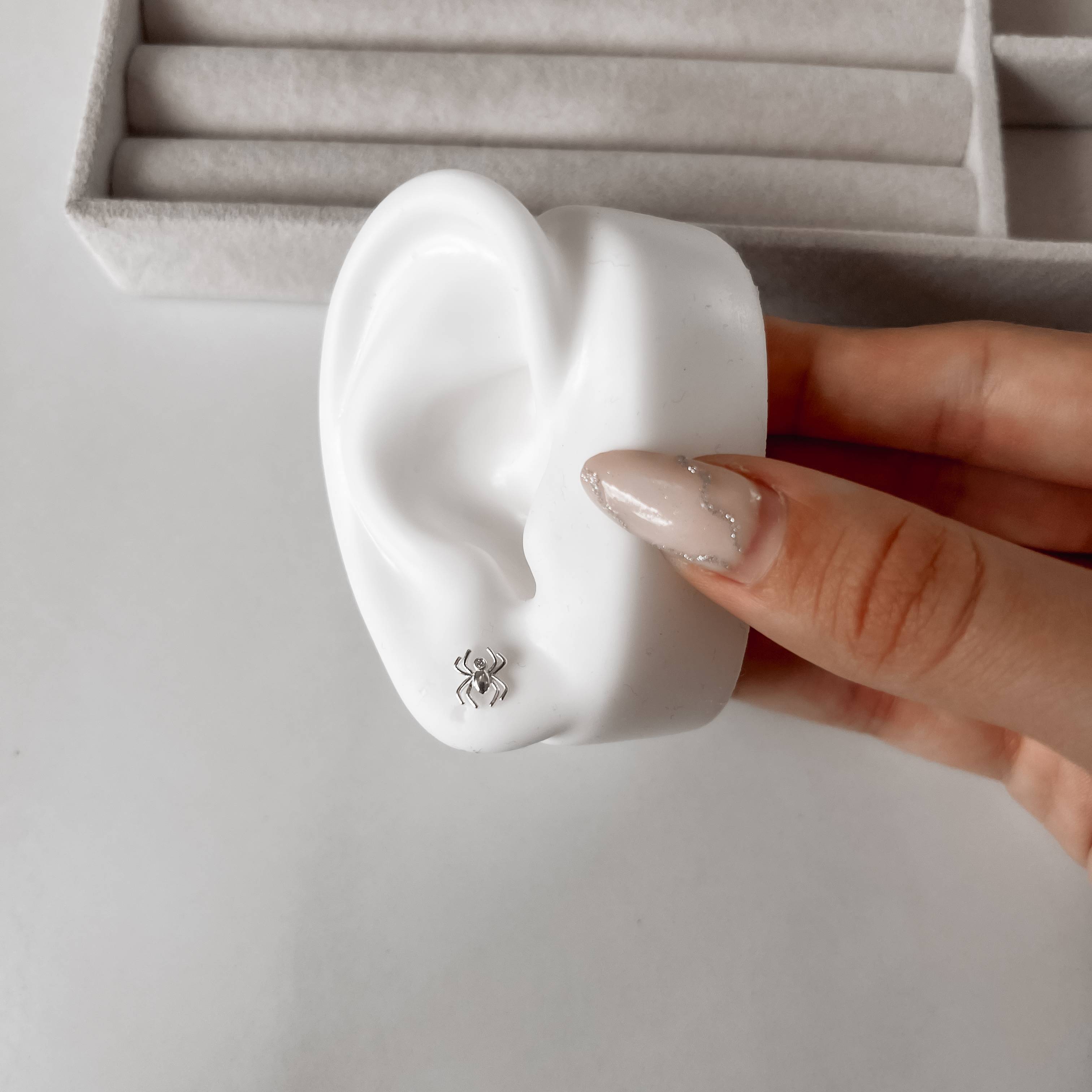 Imagem Secundária Brinco aranha detalhe zircônia 7mm