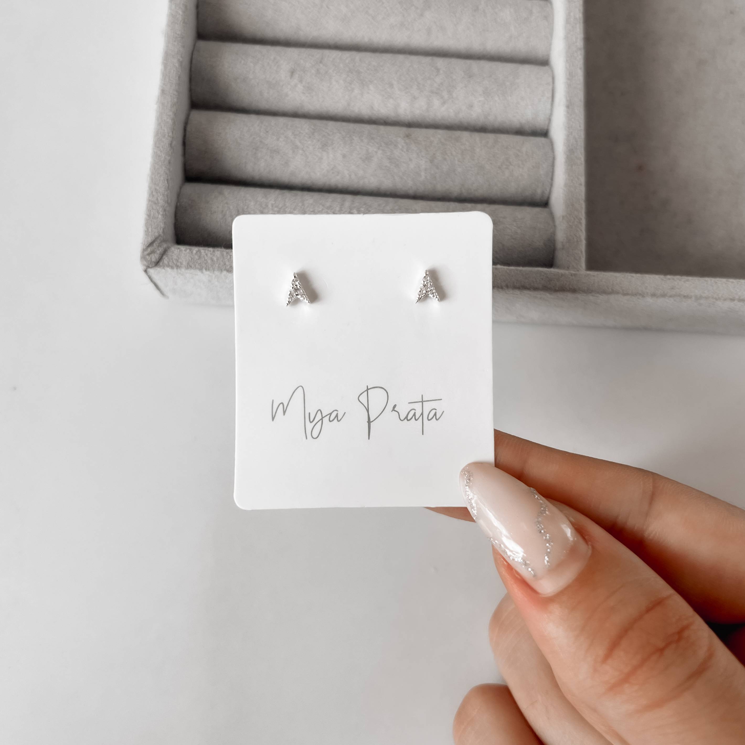 Imagem Secundária Brinco seta cravejada 5mm