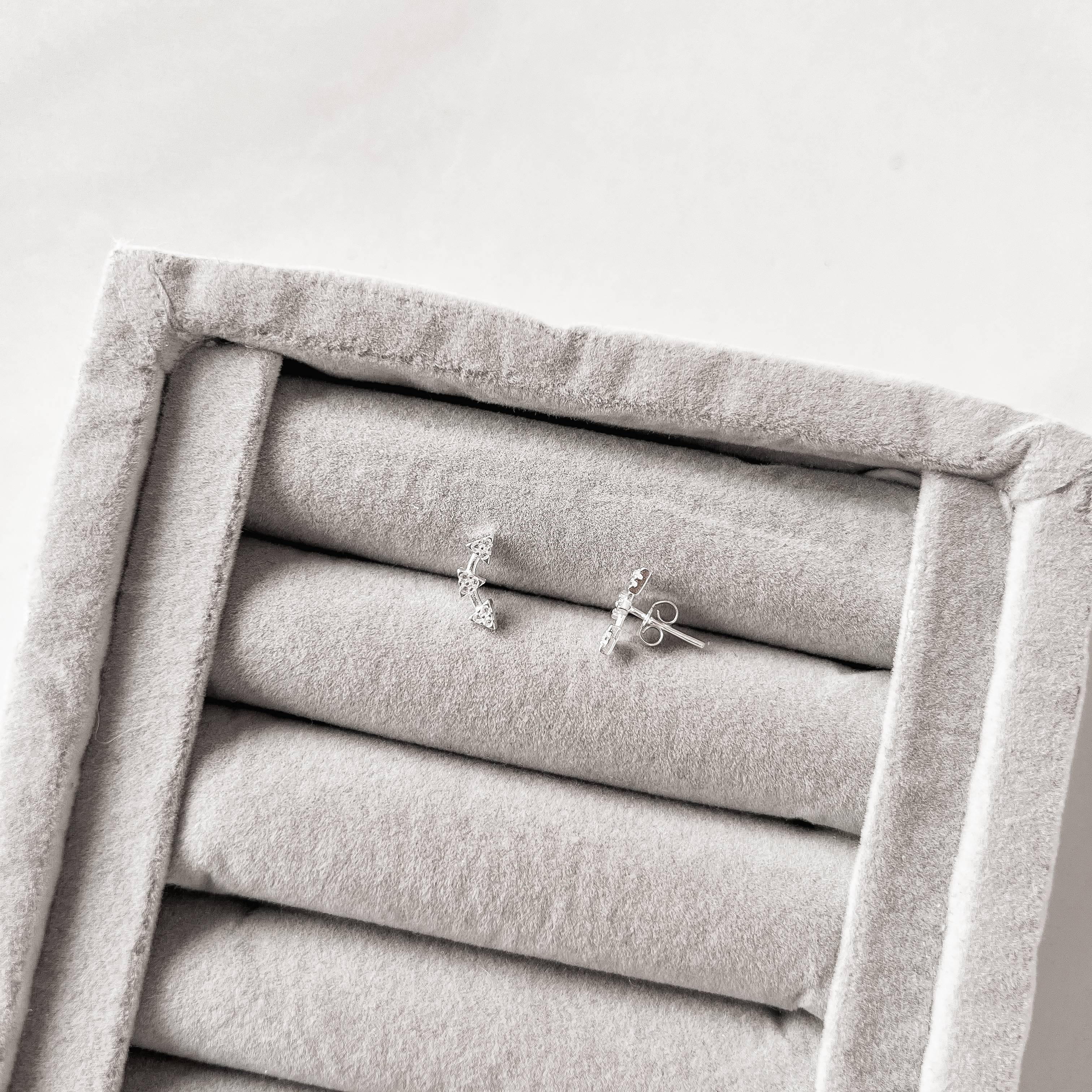 Brinco 3 triângulos cravejados 10mm