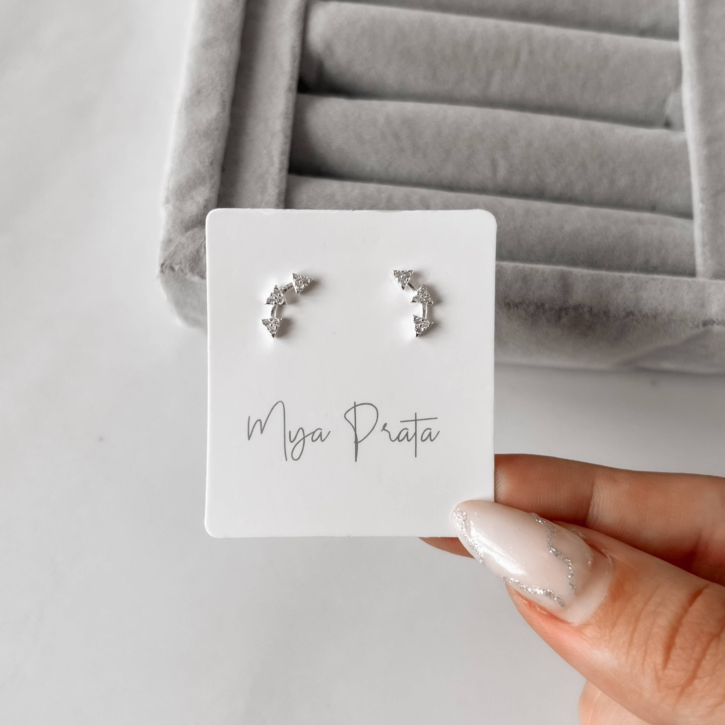 Imagem Secundária Brinco 3 triângulos cravejados 10mm