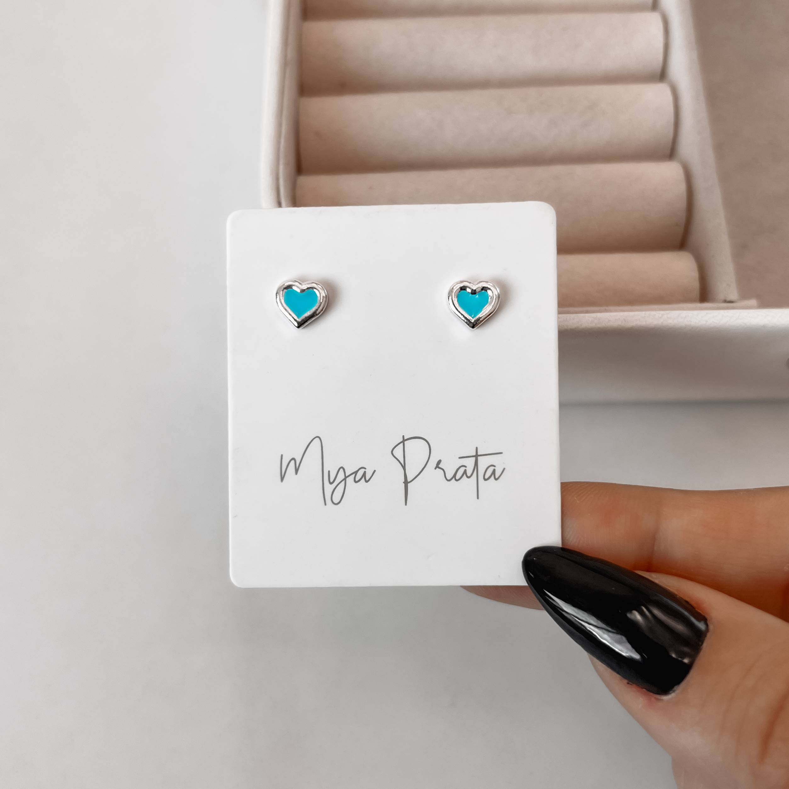 Imagem Brinco infantil coração resina azul 6mm tarraxa baby