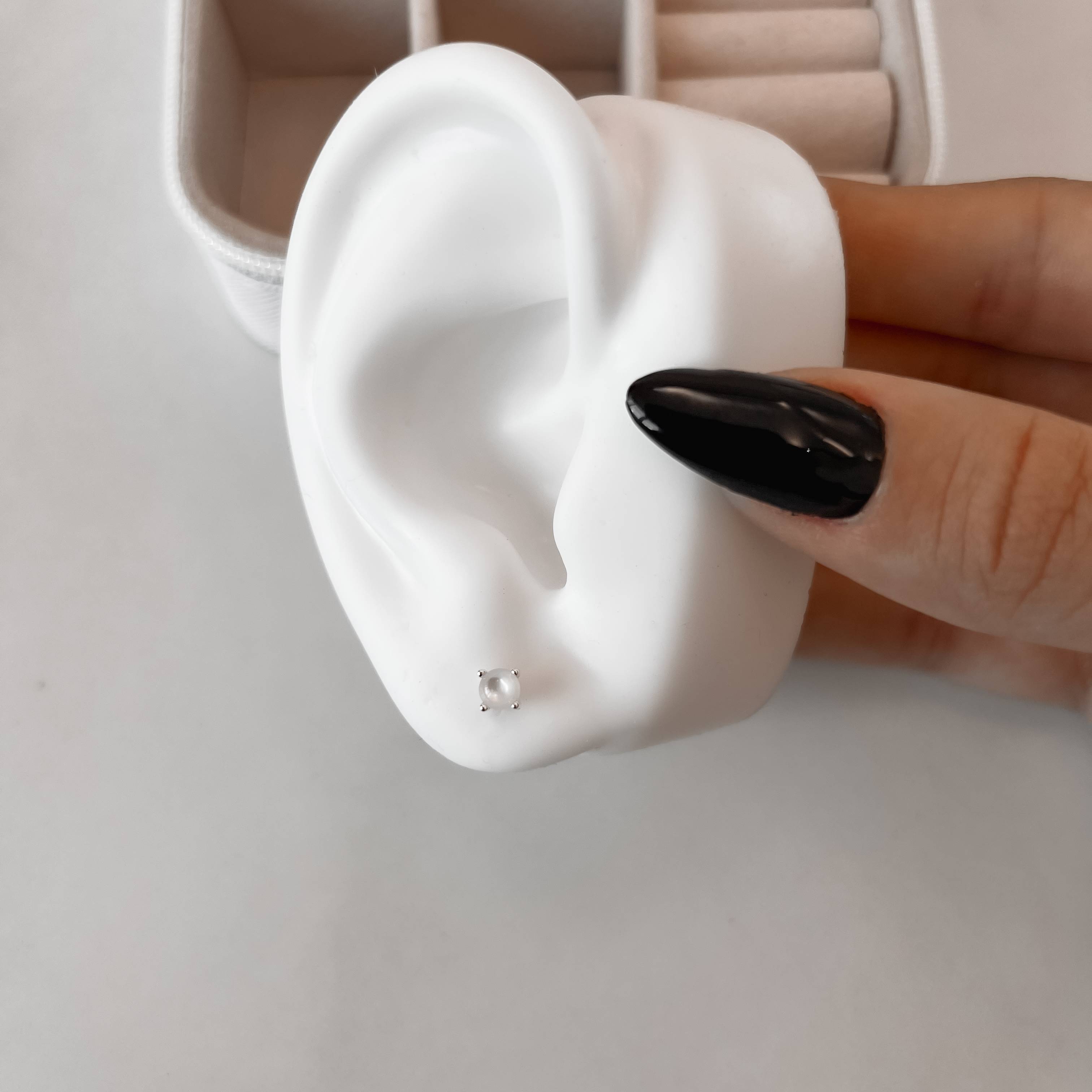 Imagem Brinco pérola 4mm caixa alta