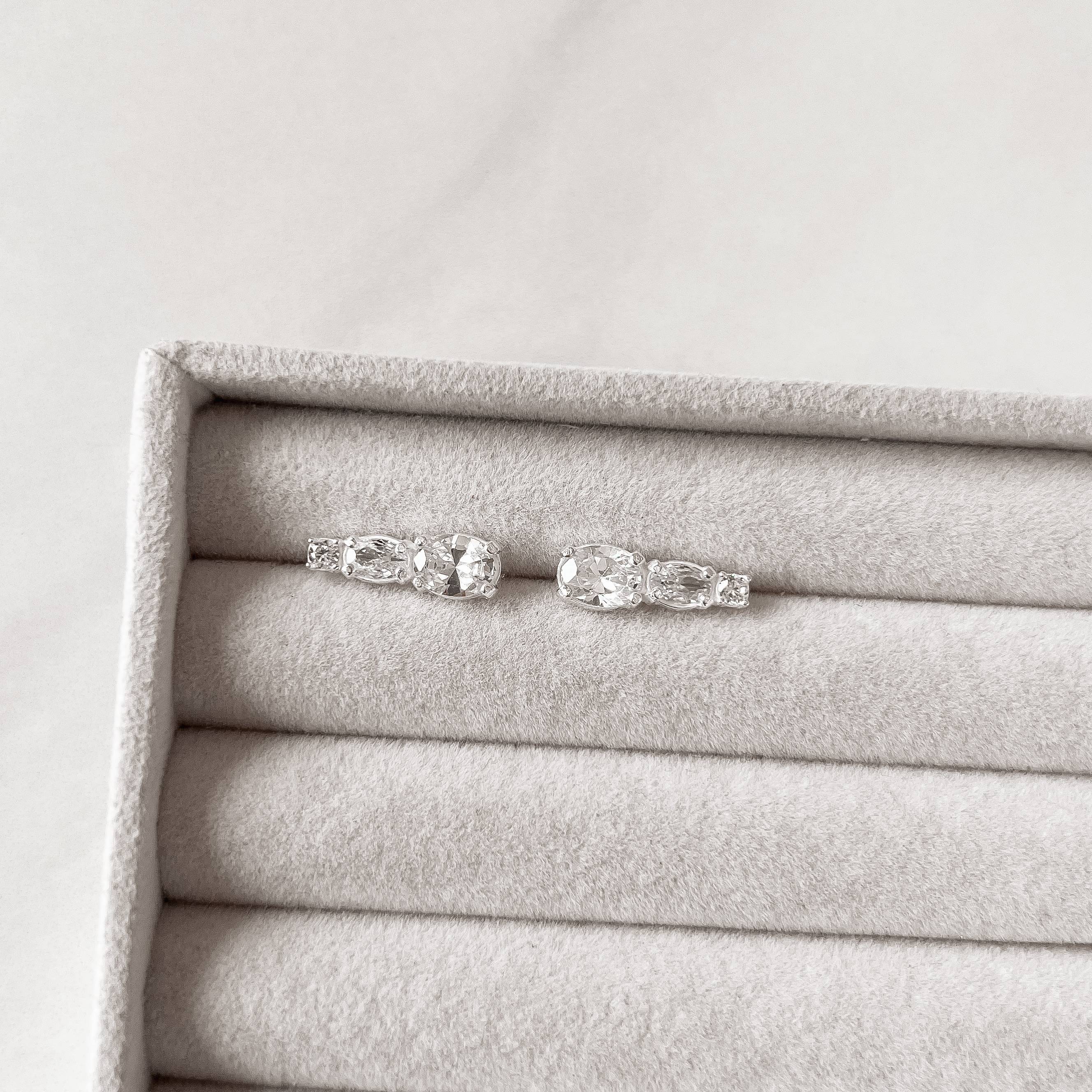 Imagem Secundária Brinco ear cuff pedras ovais e redonda