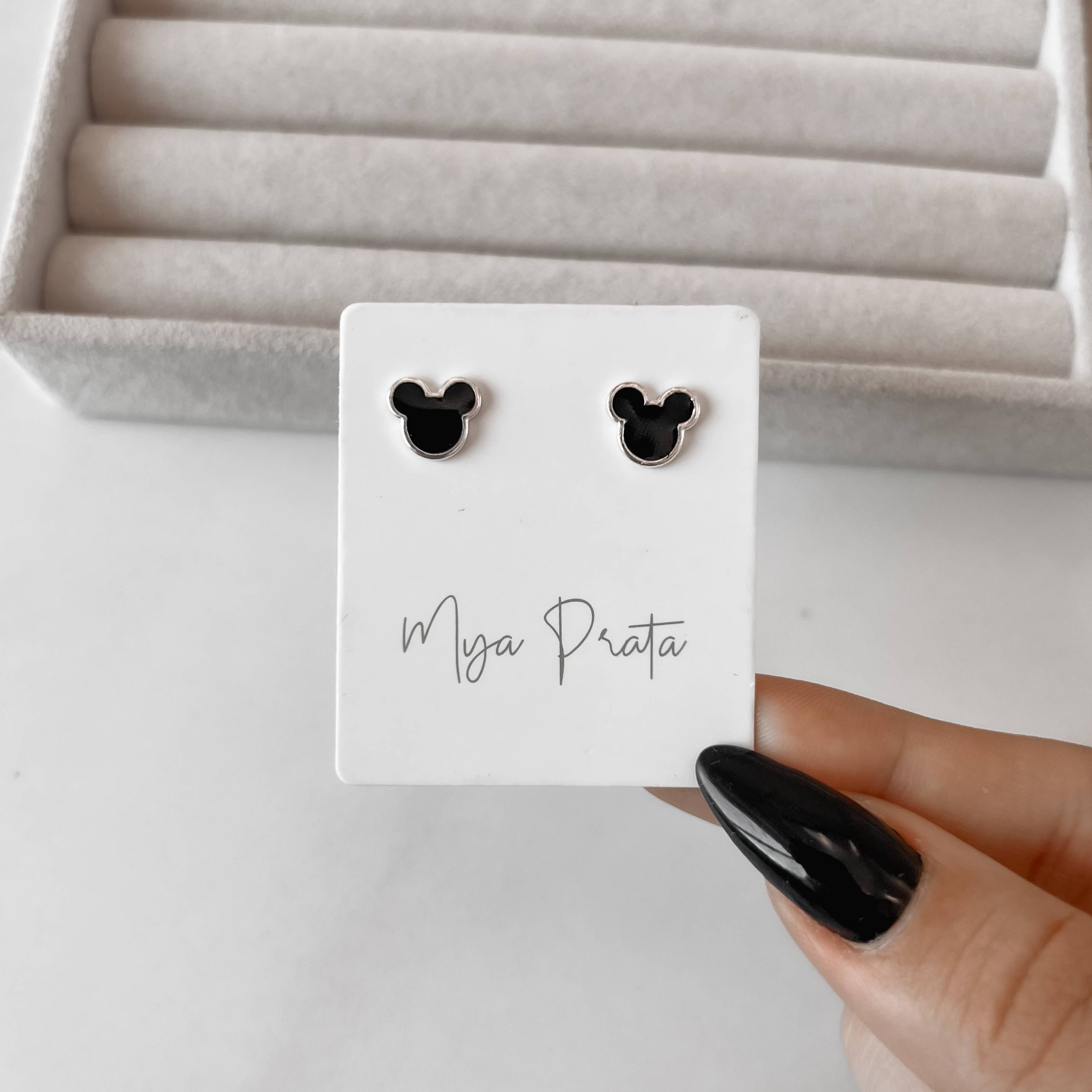 Imagem Secundária Brinco infantil Mickey resina 8mm tarraxa baby