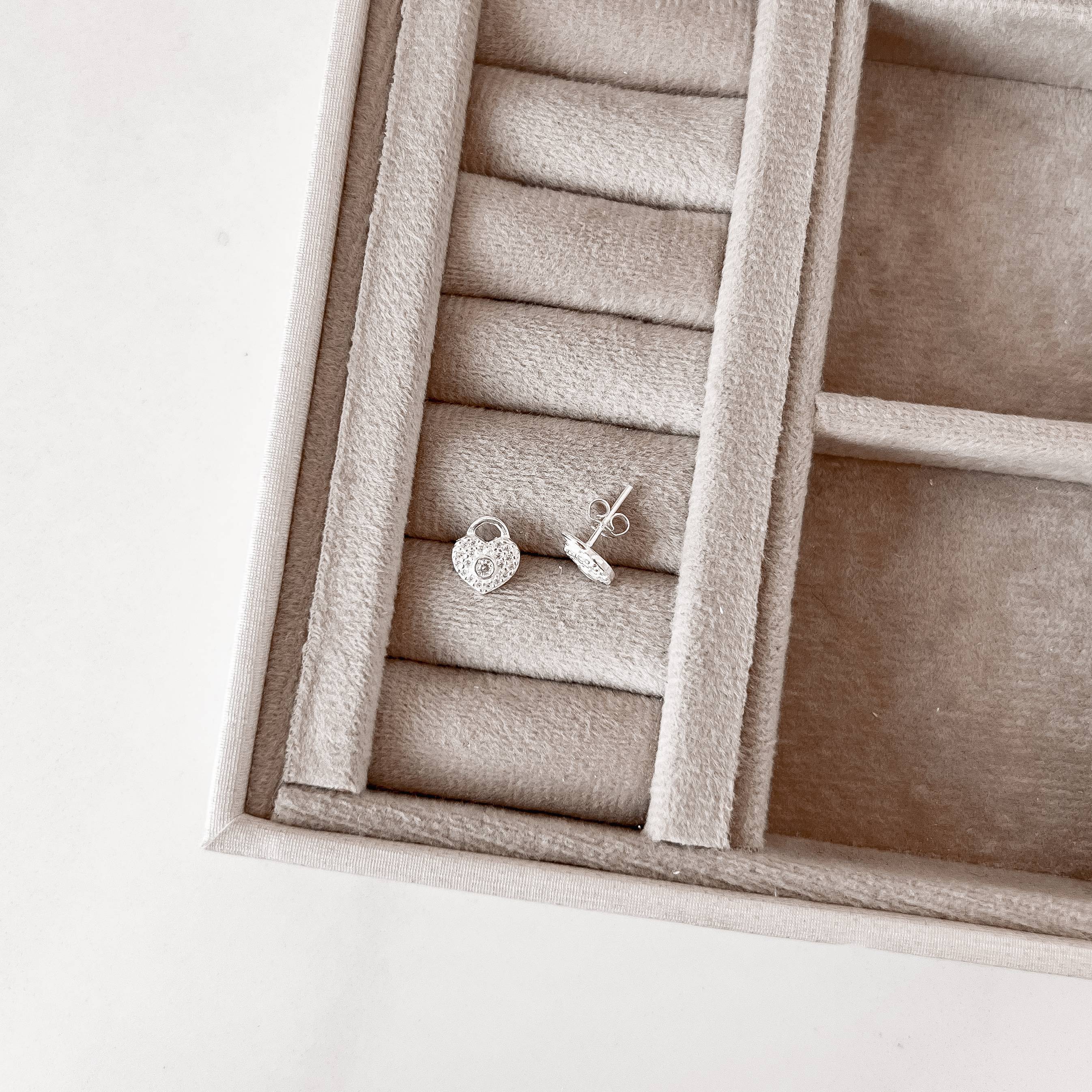 Imagem Brinco cadeado coração cravejado 9mm