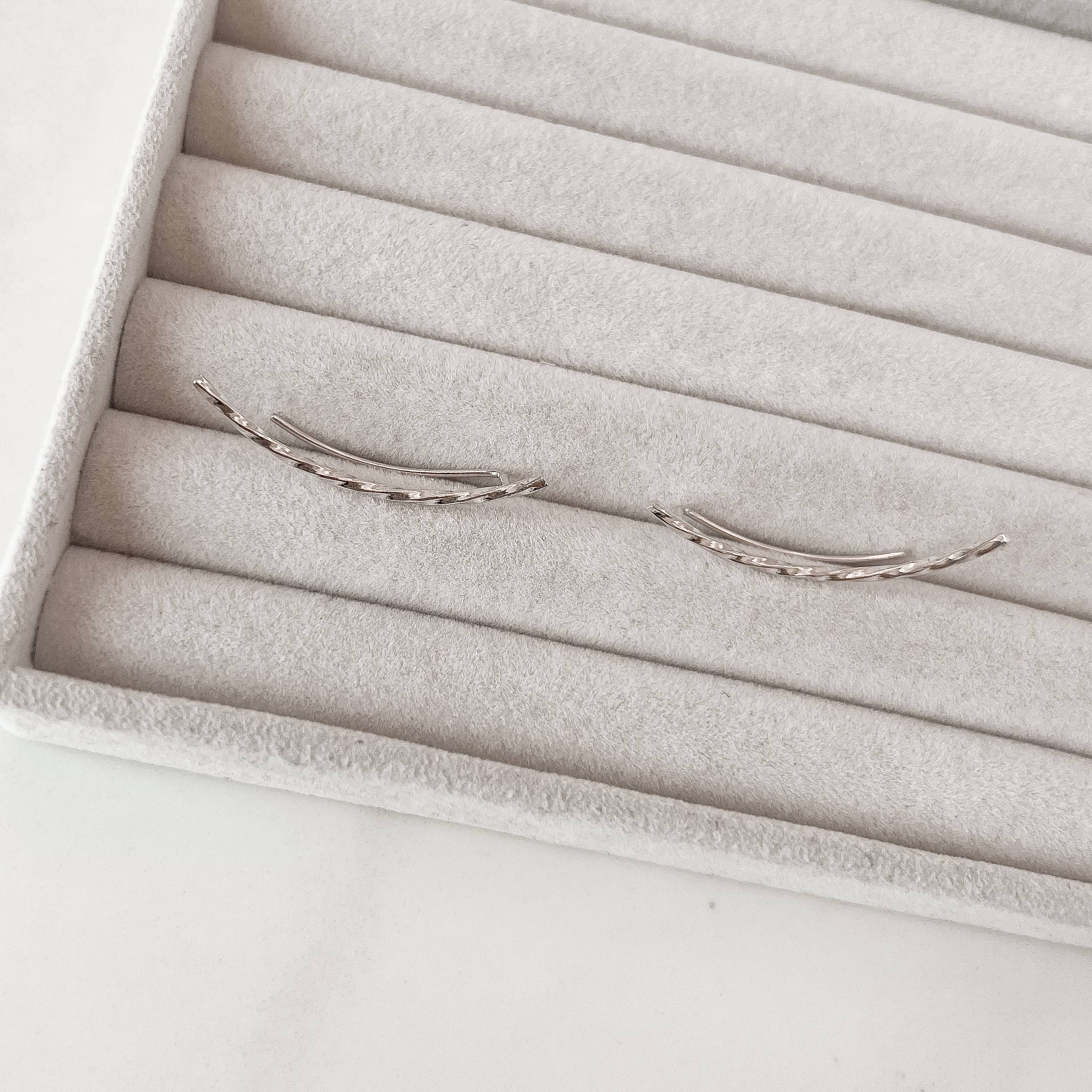 Brinco ear cuff fio torcido 40mm