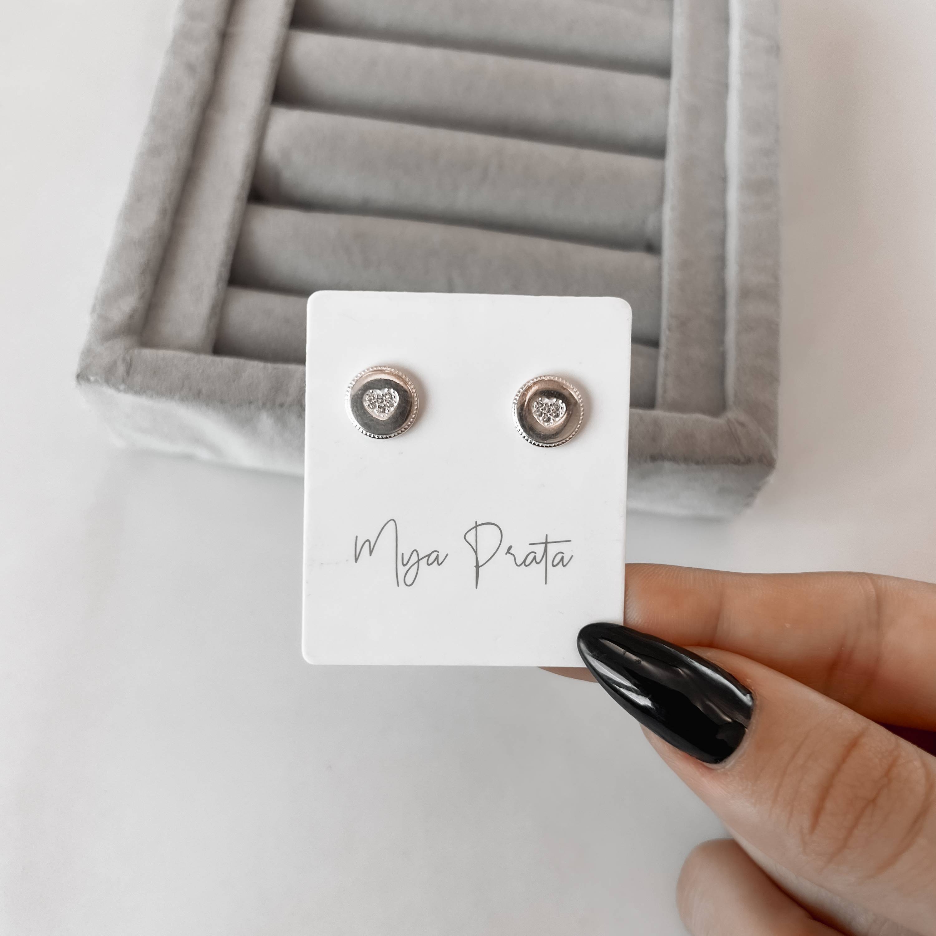 Imagem Secundária Brinco medalha coração cravejado 9mm