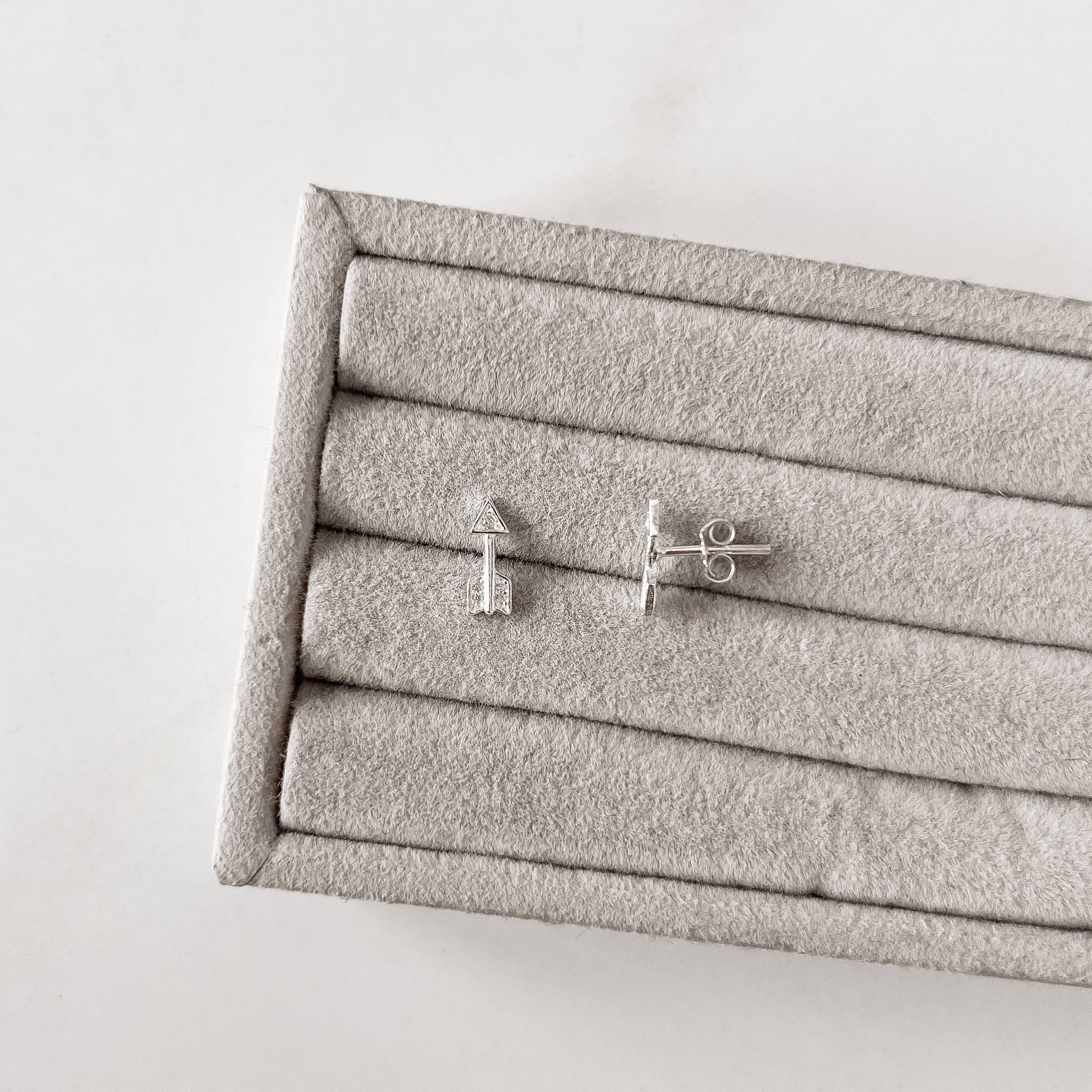 Imagem Brinco flecha cravejada 9mm