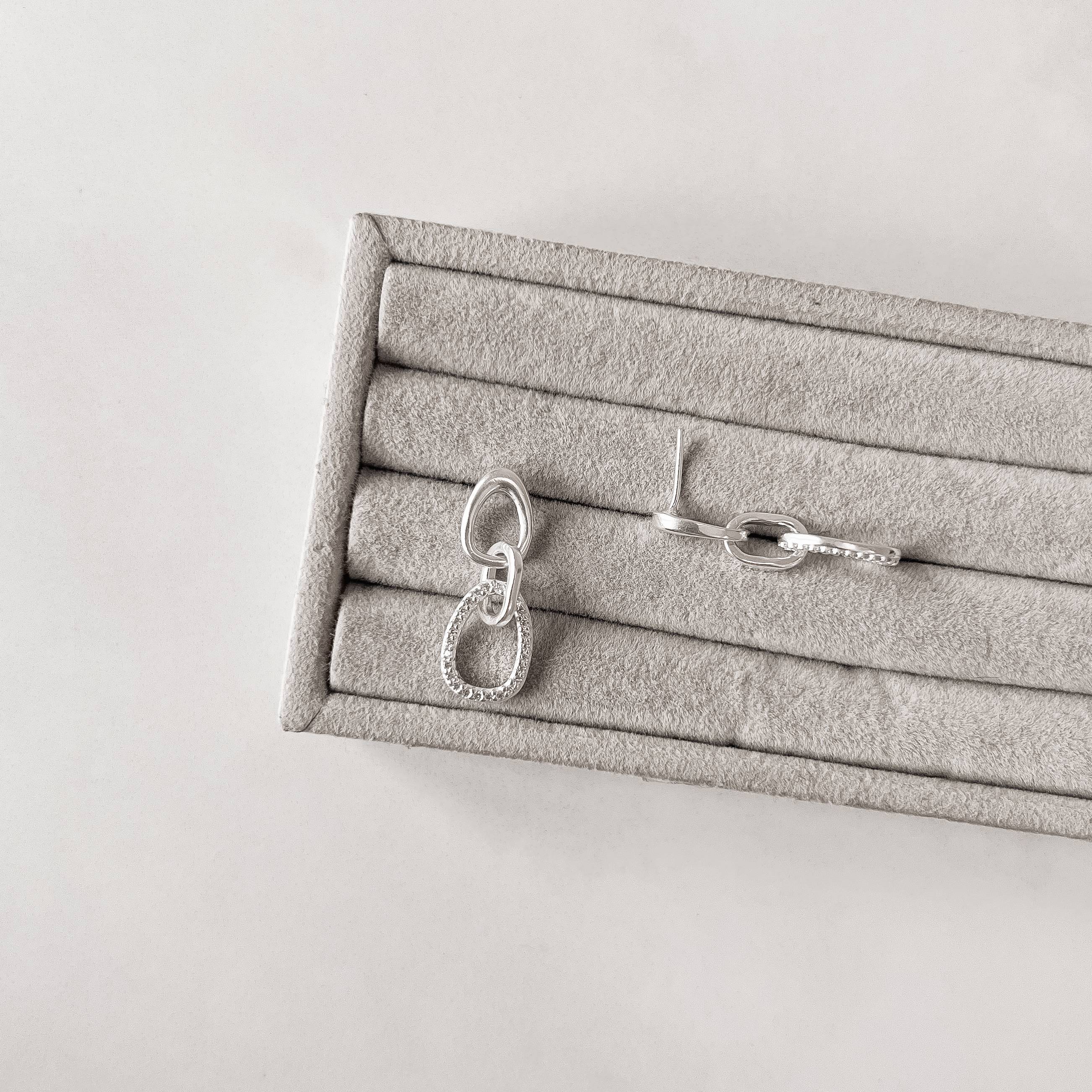 Imagem Secundária Brinco elos ovais liso e cravejado 28mm