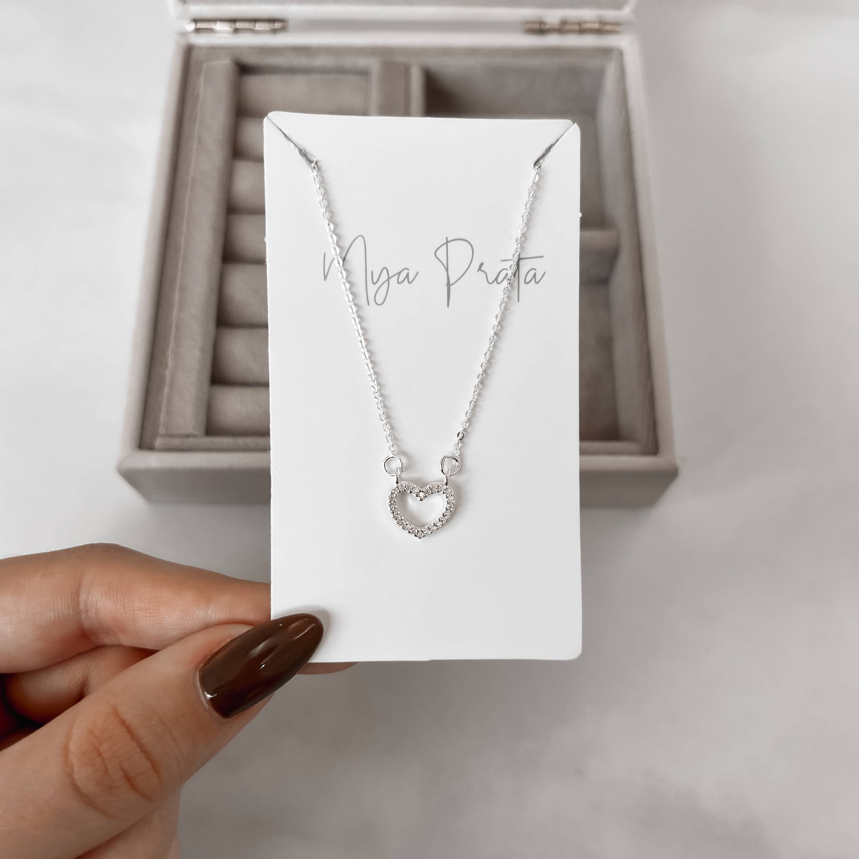 Colar coração vazado cravejado 11mm corrente cadeado 40cm com alongadora