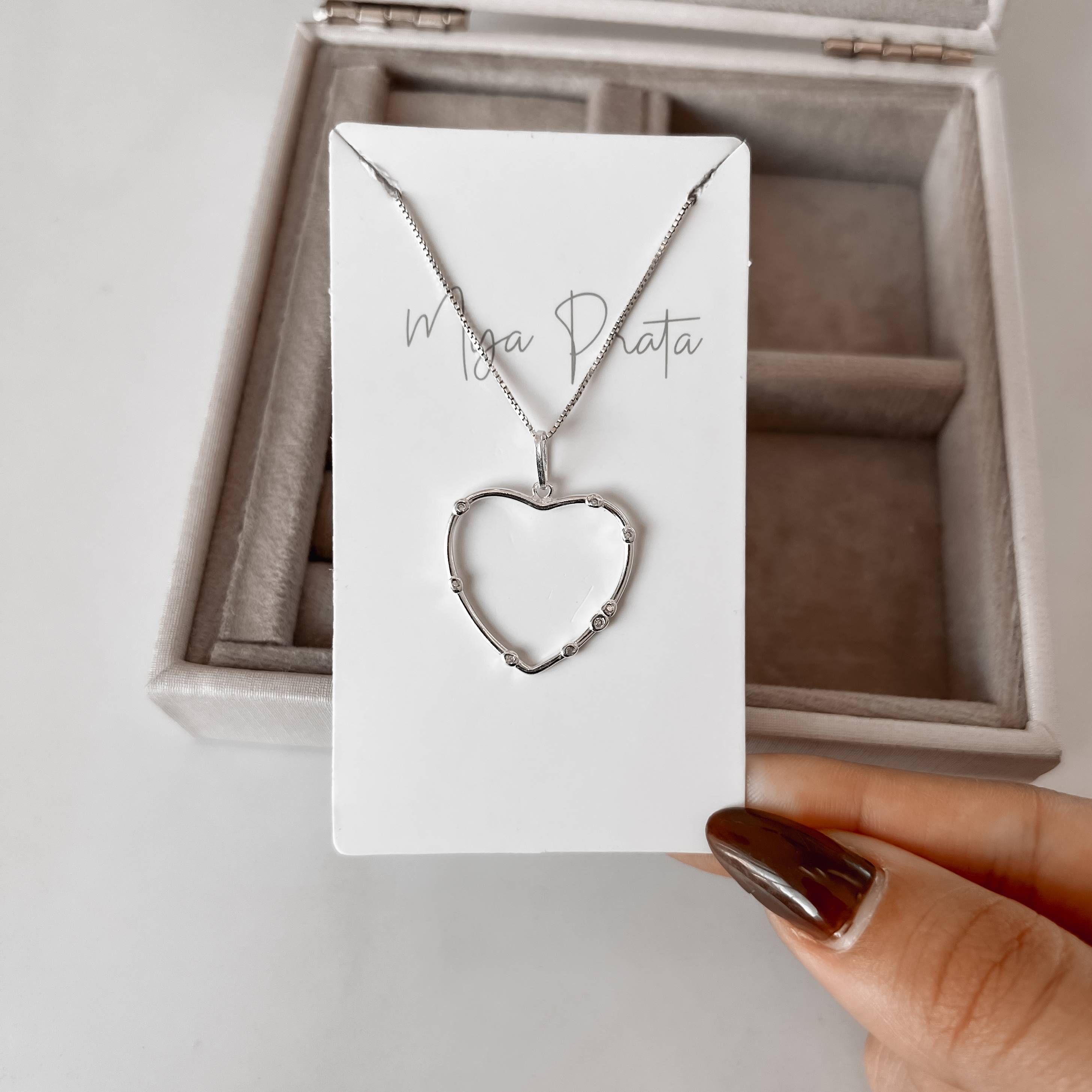 Imagem Colar pingente coração vazado detalhes zircônias 23mm 45cm