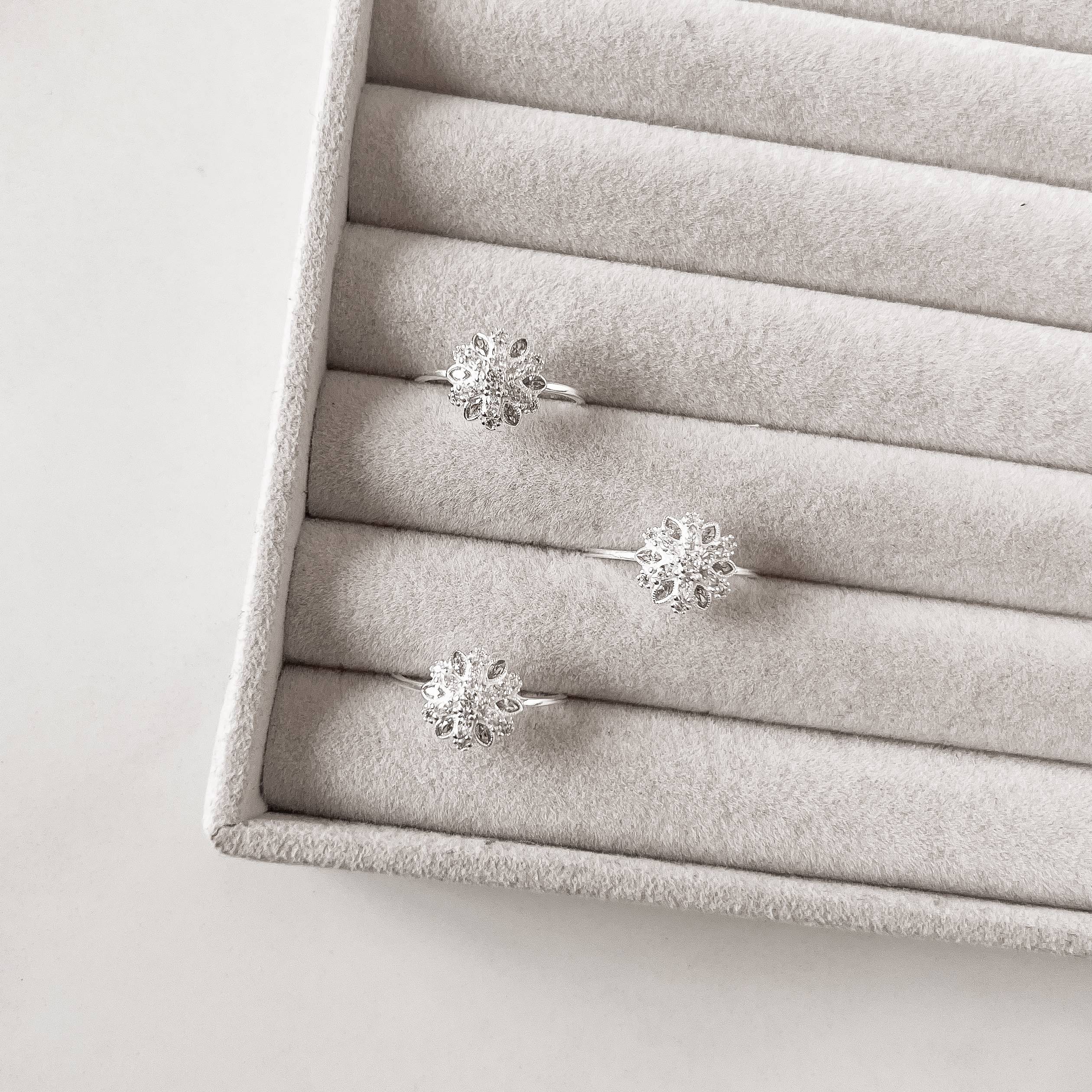 Anel flor cravejada 15mm