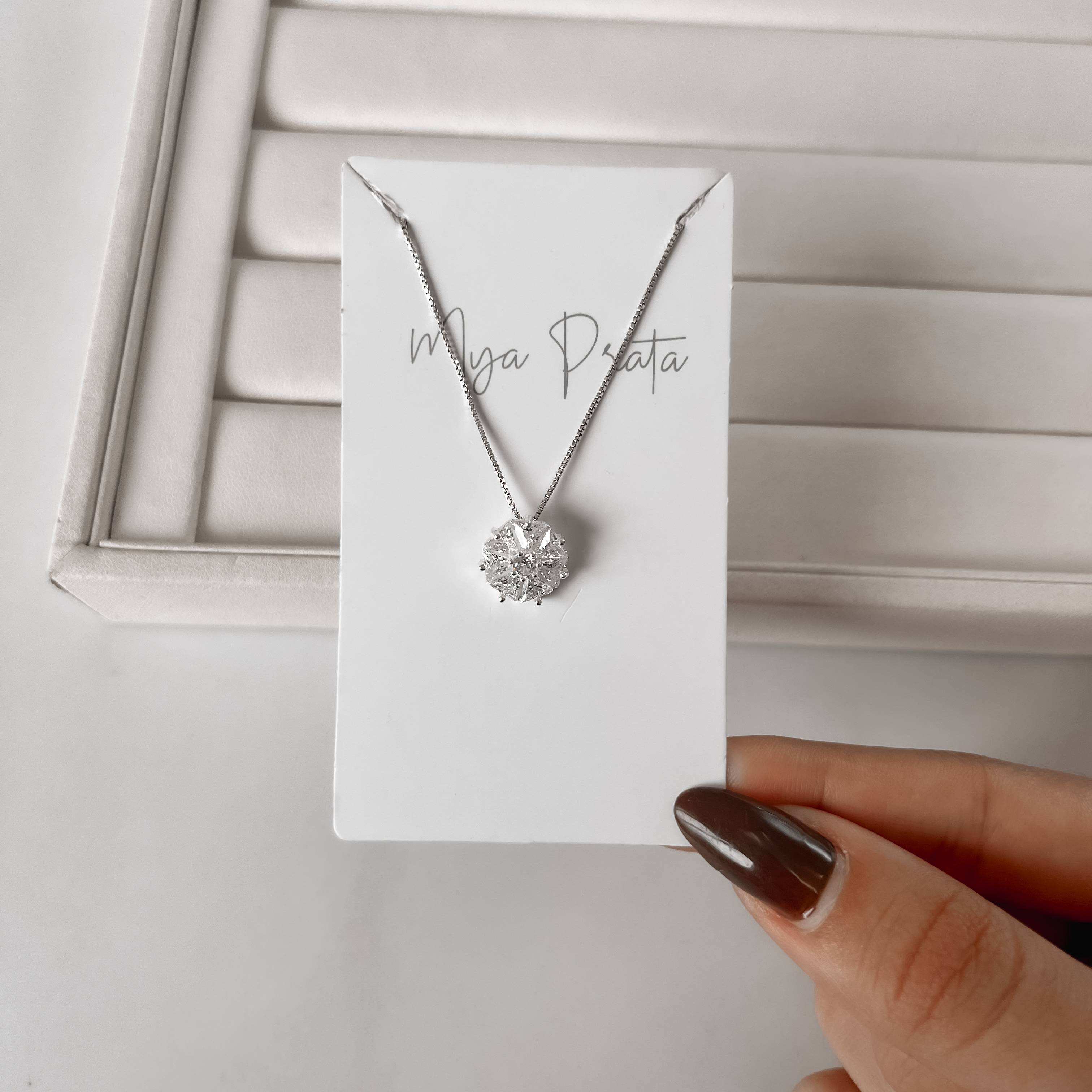 Colar flor cravejada trabalhada 15mm 45cm