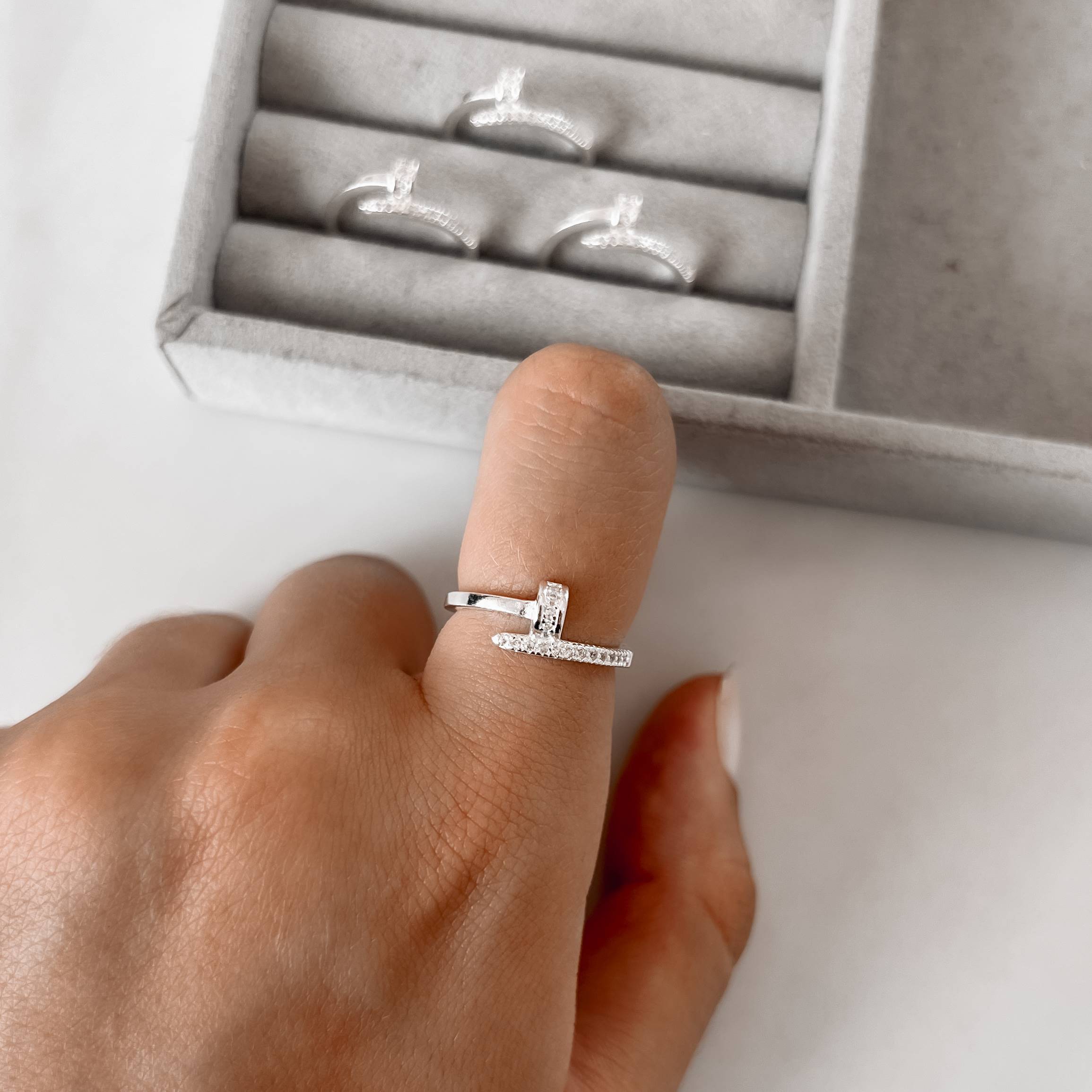 Anel prego com cravejado