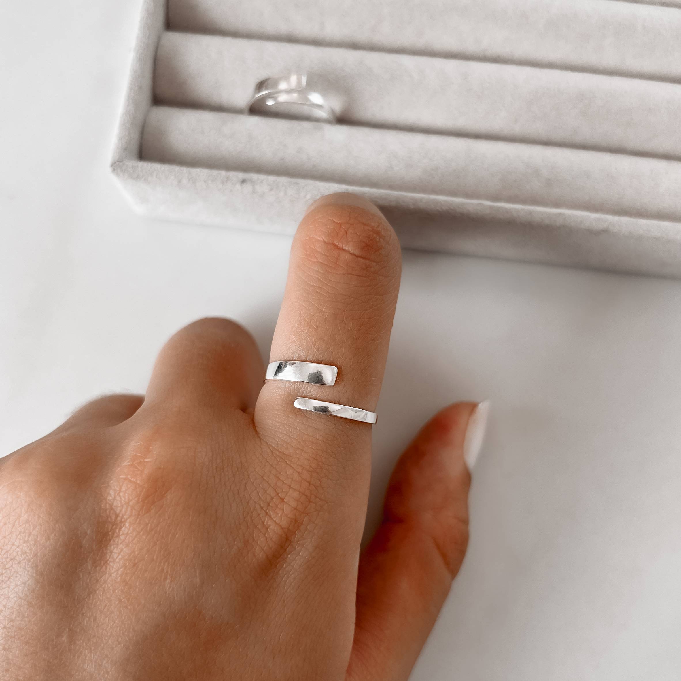 Anel 2 fios achatados regulável P