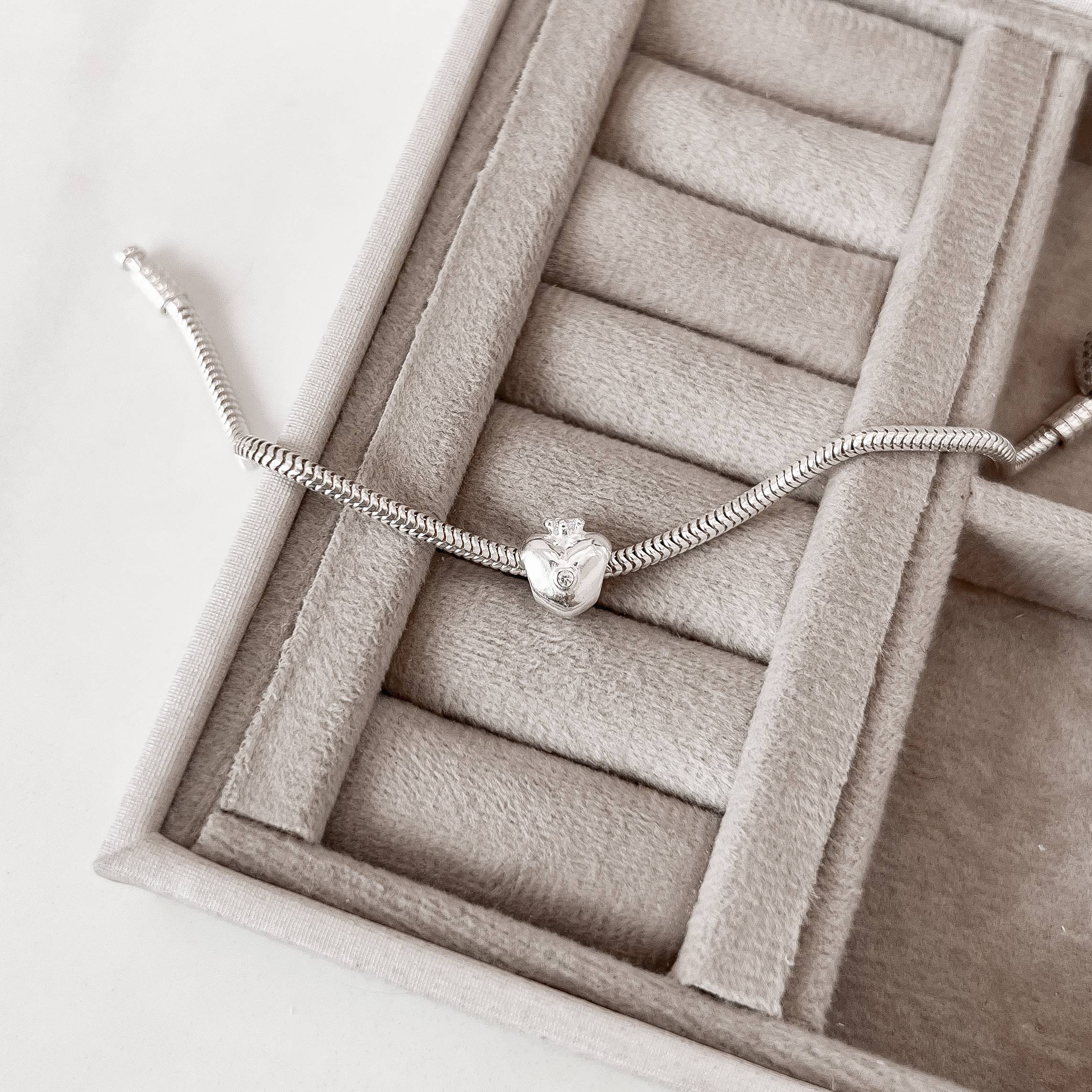 Berloque separador coração com coroa e zircônias 9mm