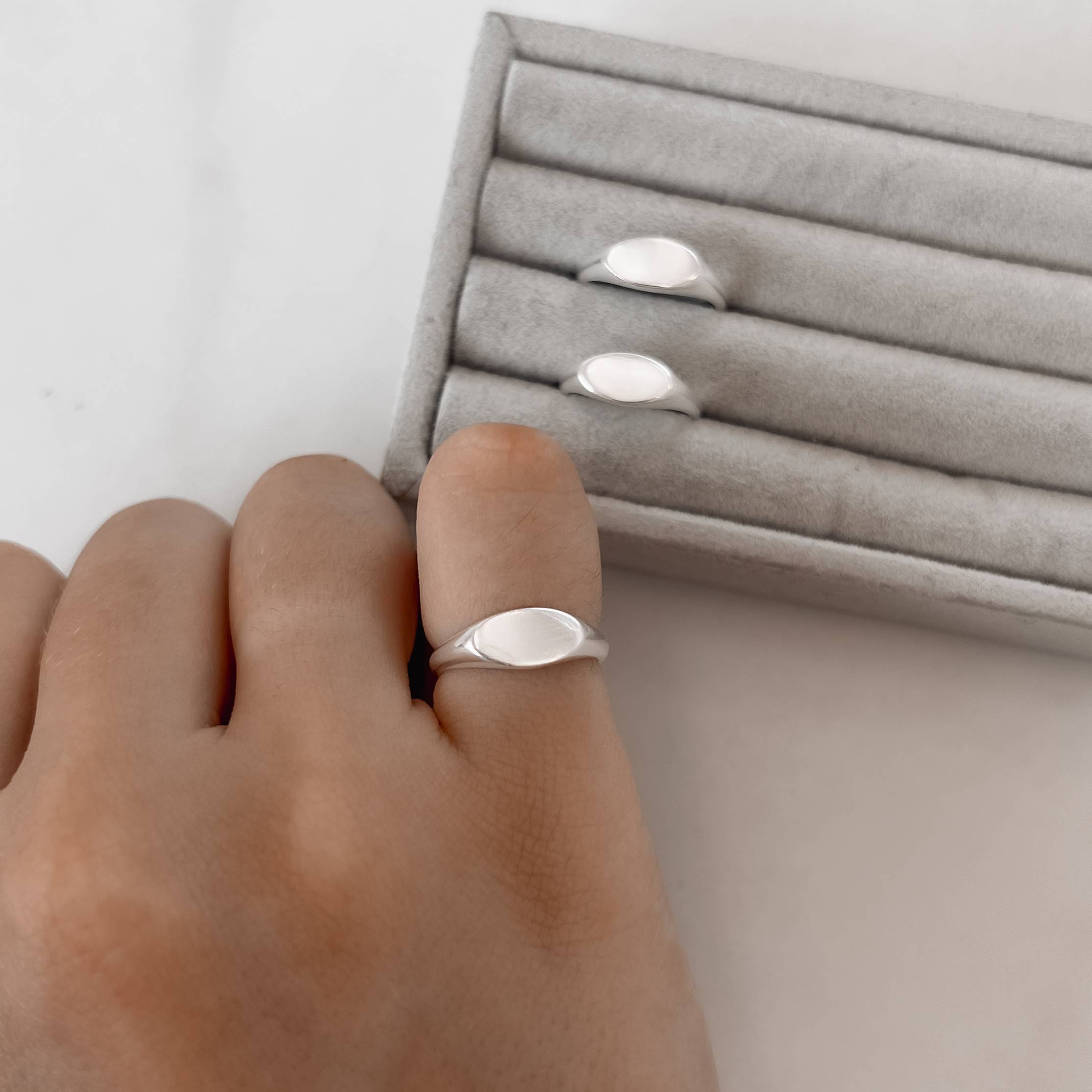 Imagem Secundária Anel detalhe oval dedinho