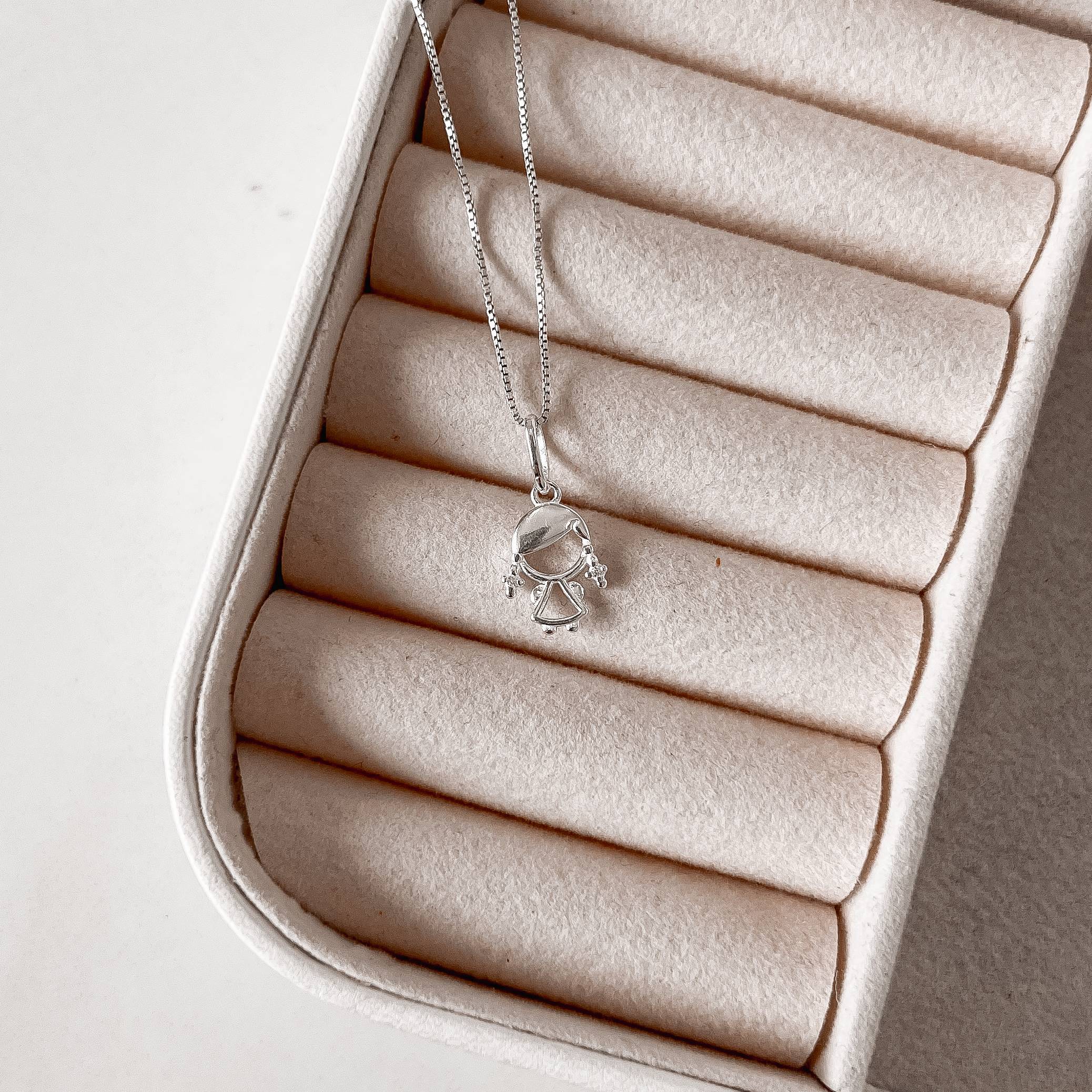 Colar pingente menina detalhe zircônias 11mm 45cm