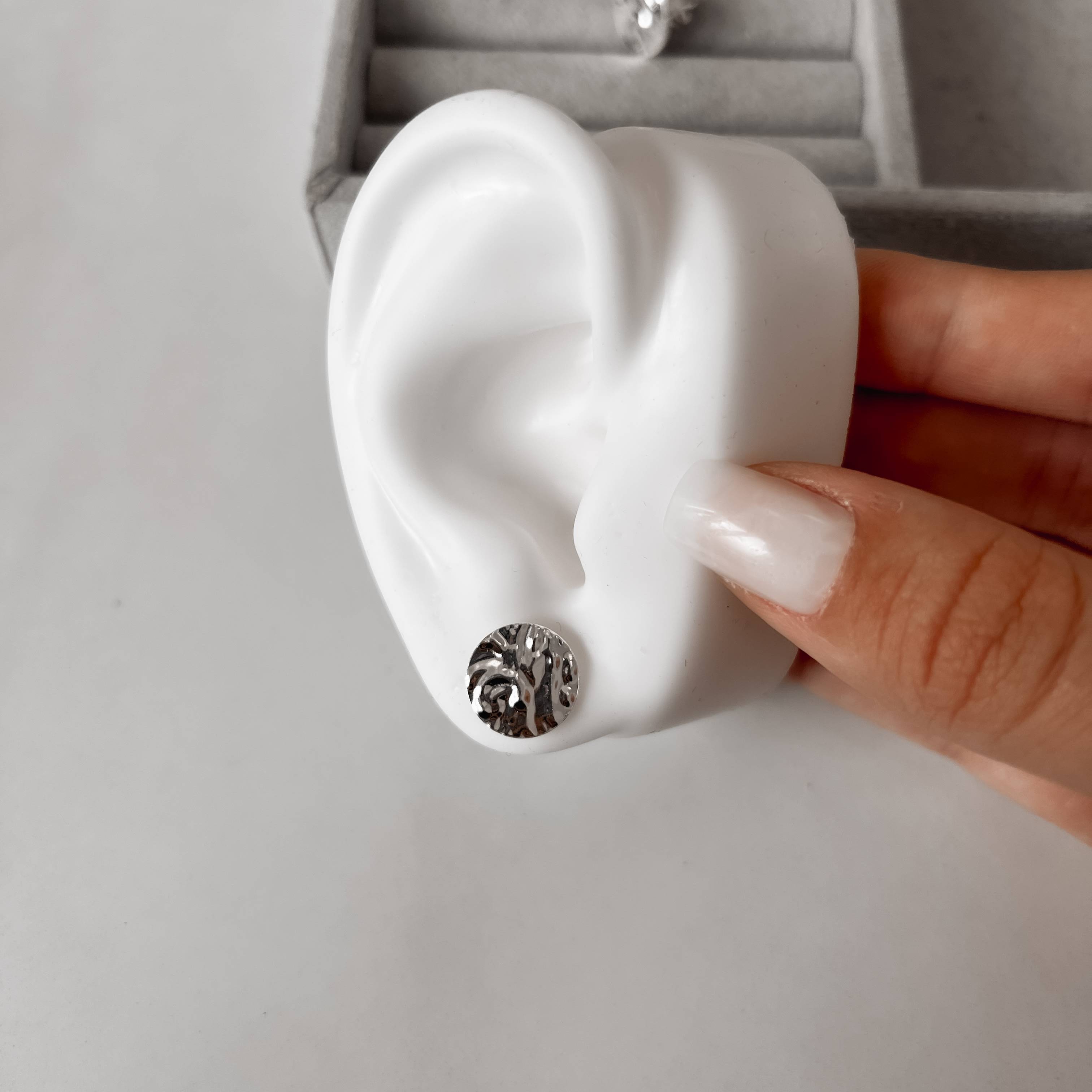 Imagem Secundária Brinco circulo detalhe texturizado 12mm