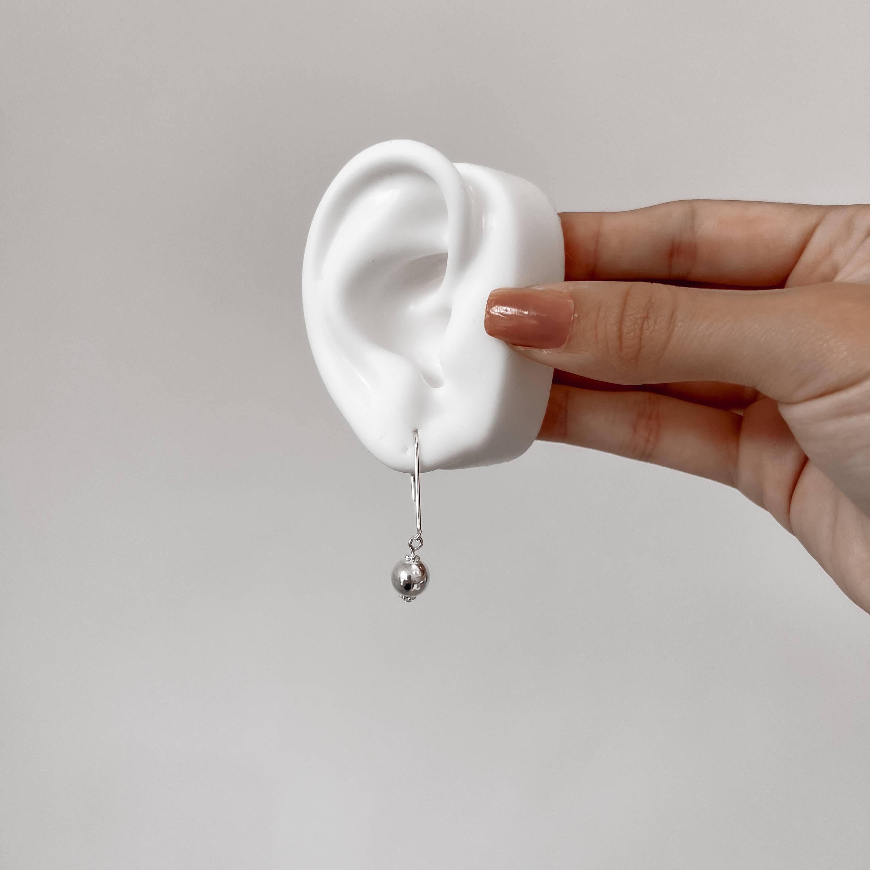 Imagem Secundária Brinco fio rígido pingente bola 8mm