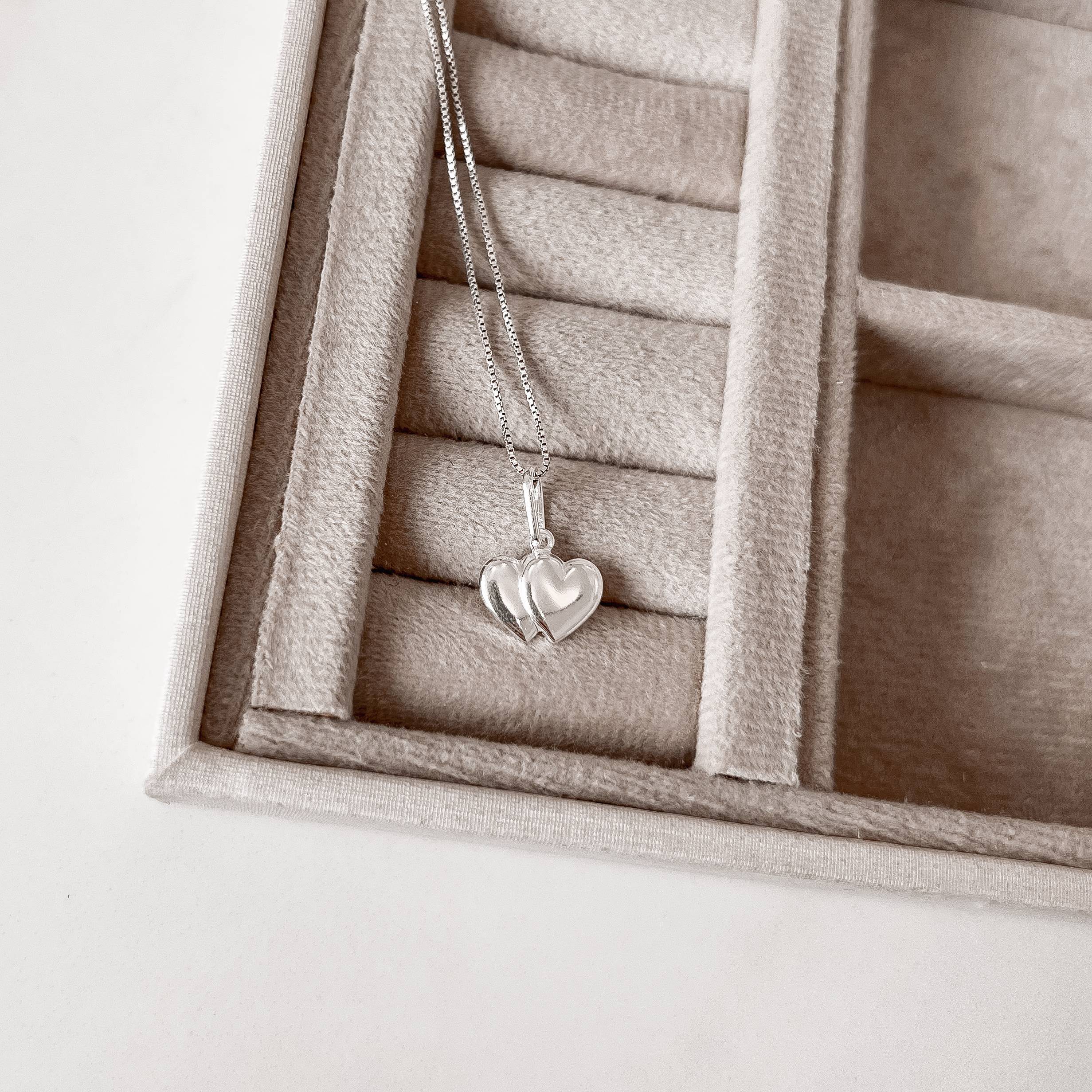 Imagem Secundária Colar pingente 2 corações lisos 12mm 45cm