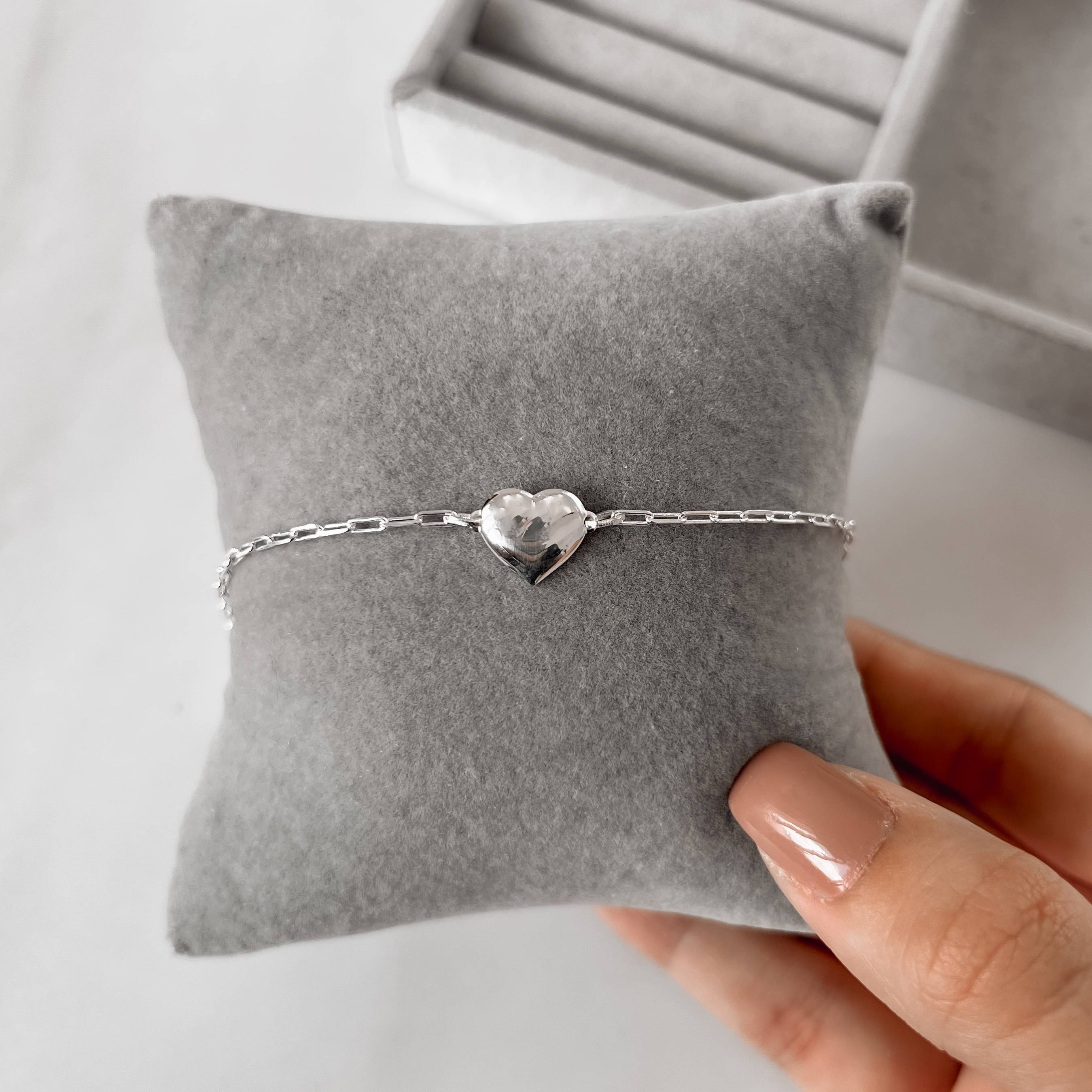 Imagem Secundária Pulseira entremeio coração liso 10mm corrente cartier