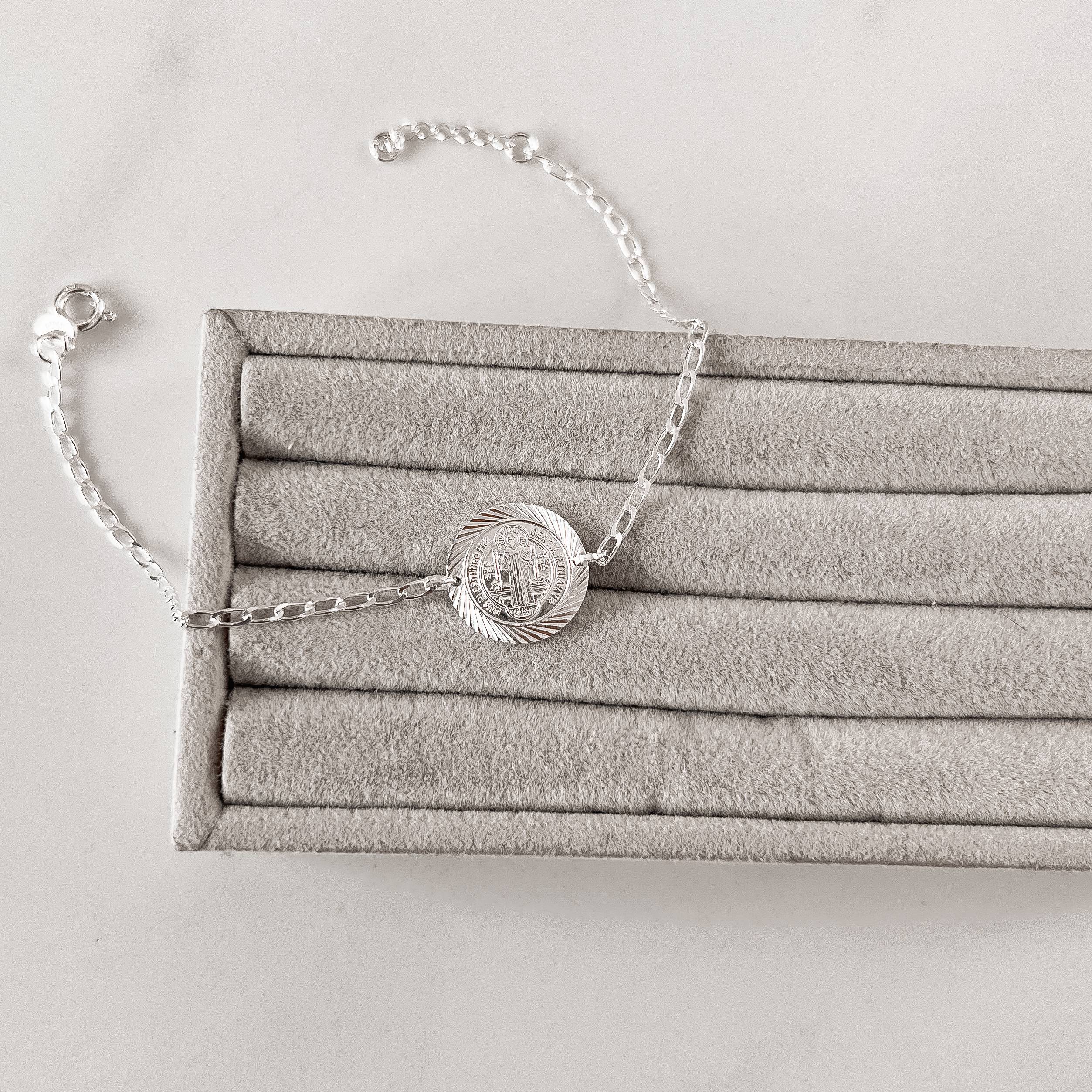 Pulseira entremeio medalha São Bento desenhada 15mm