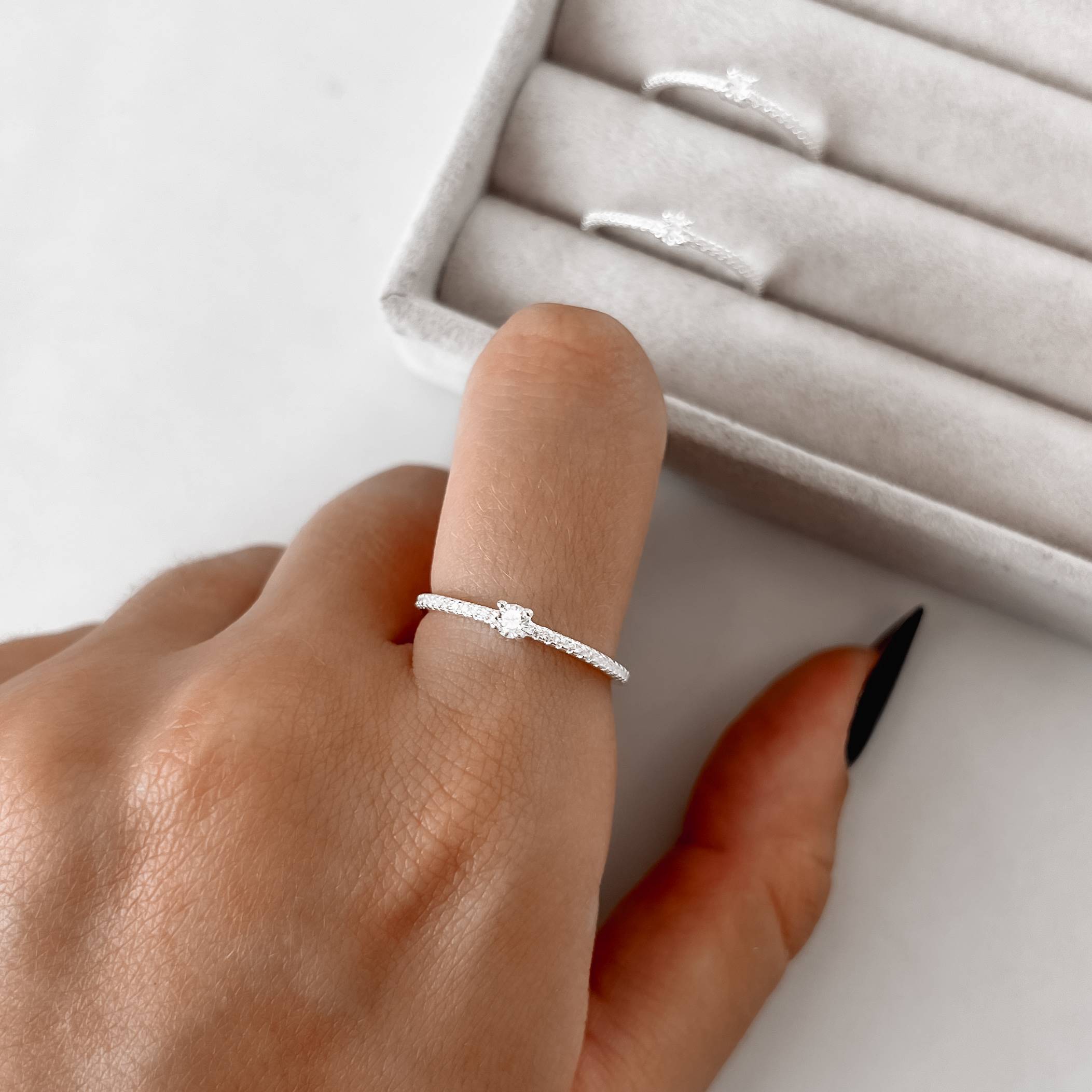 Imagem Anel meia aliança com solitário cristal 3mm