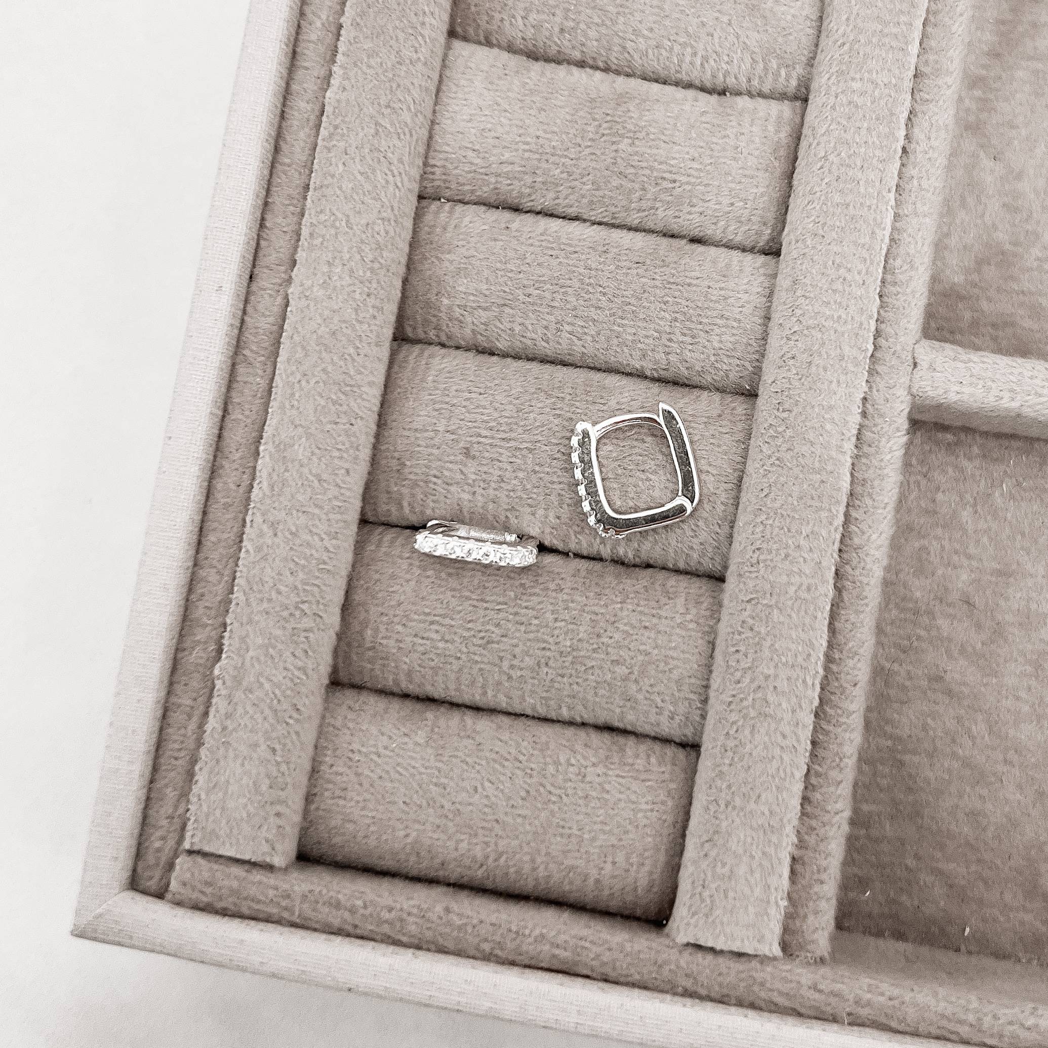 Imagem Argola click retangular cravejada 11mm importada