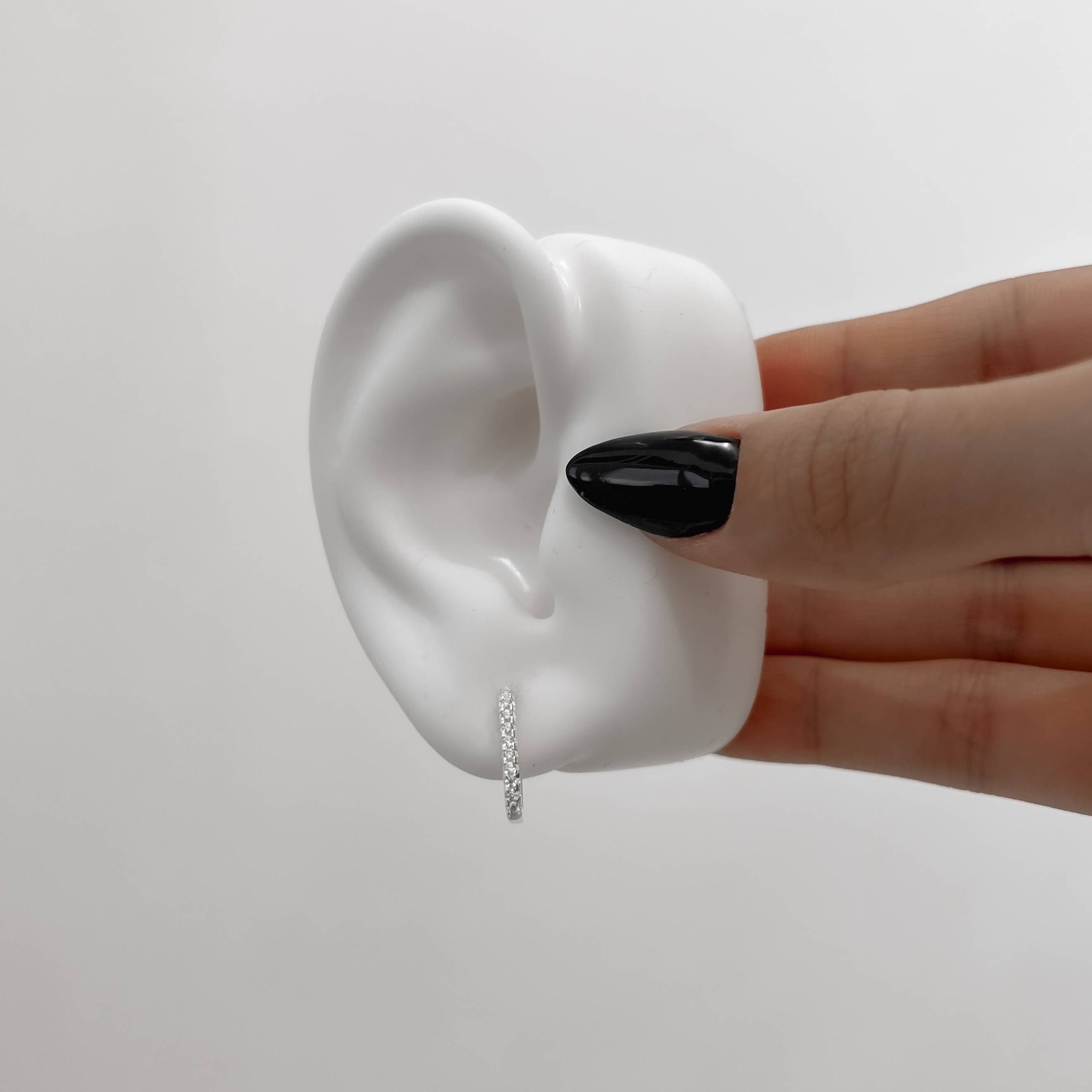 Imagem Argola click retangular cravejada 14mm