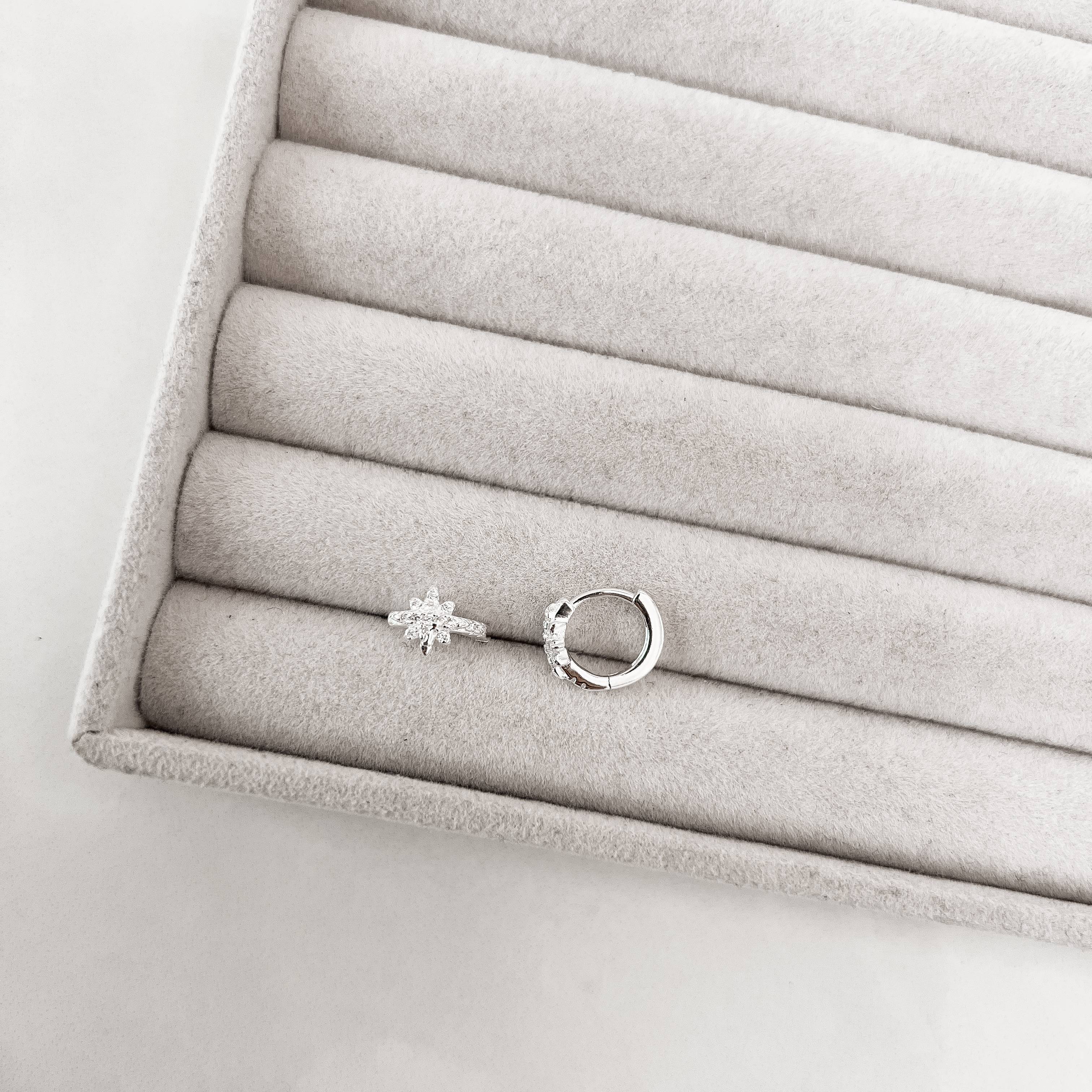 Imagem Argola click estrela 8 pontas cravejada 11mm