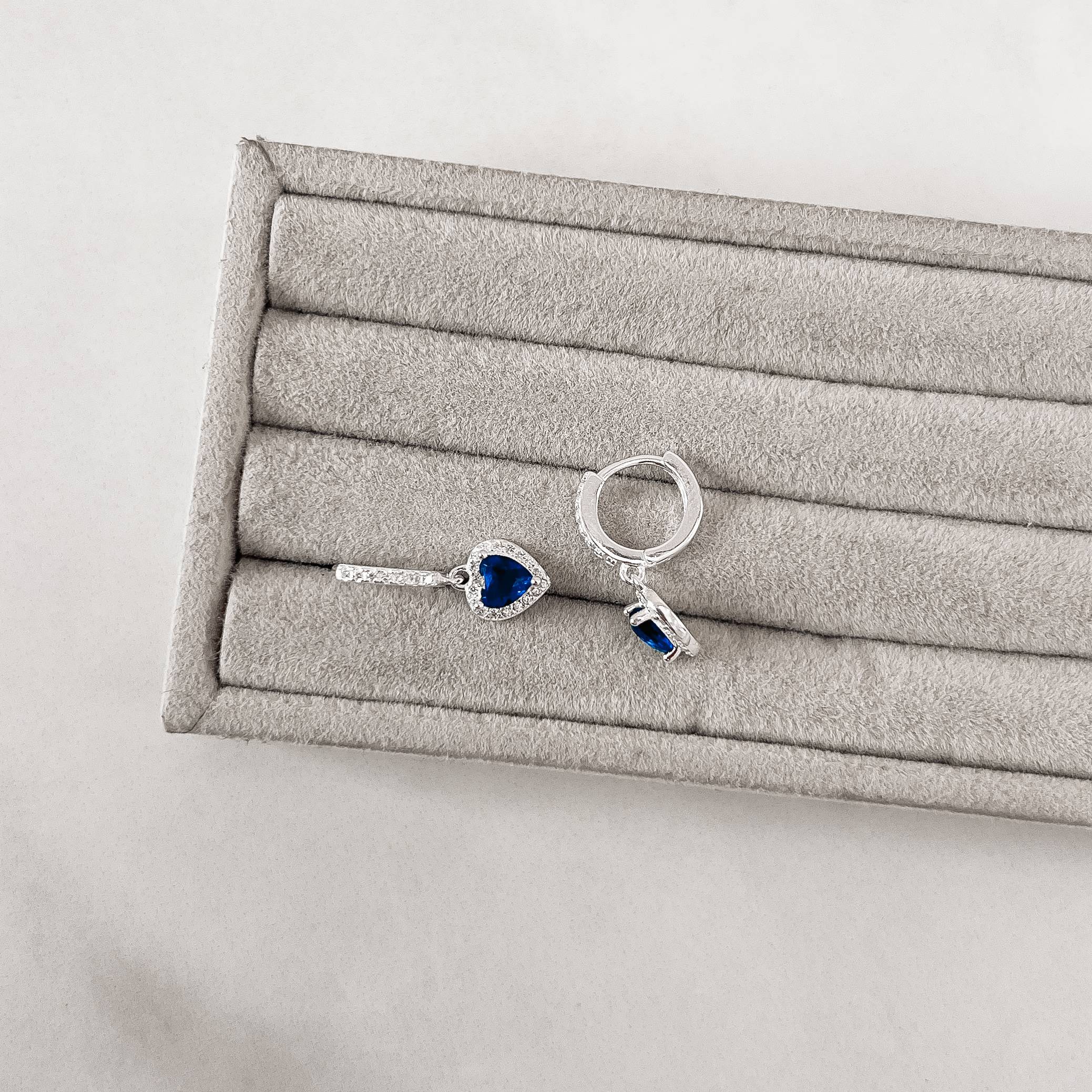 Imagem Secundária Argola click cravejada 11mm pingente zircônia coração azul